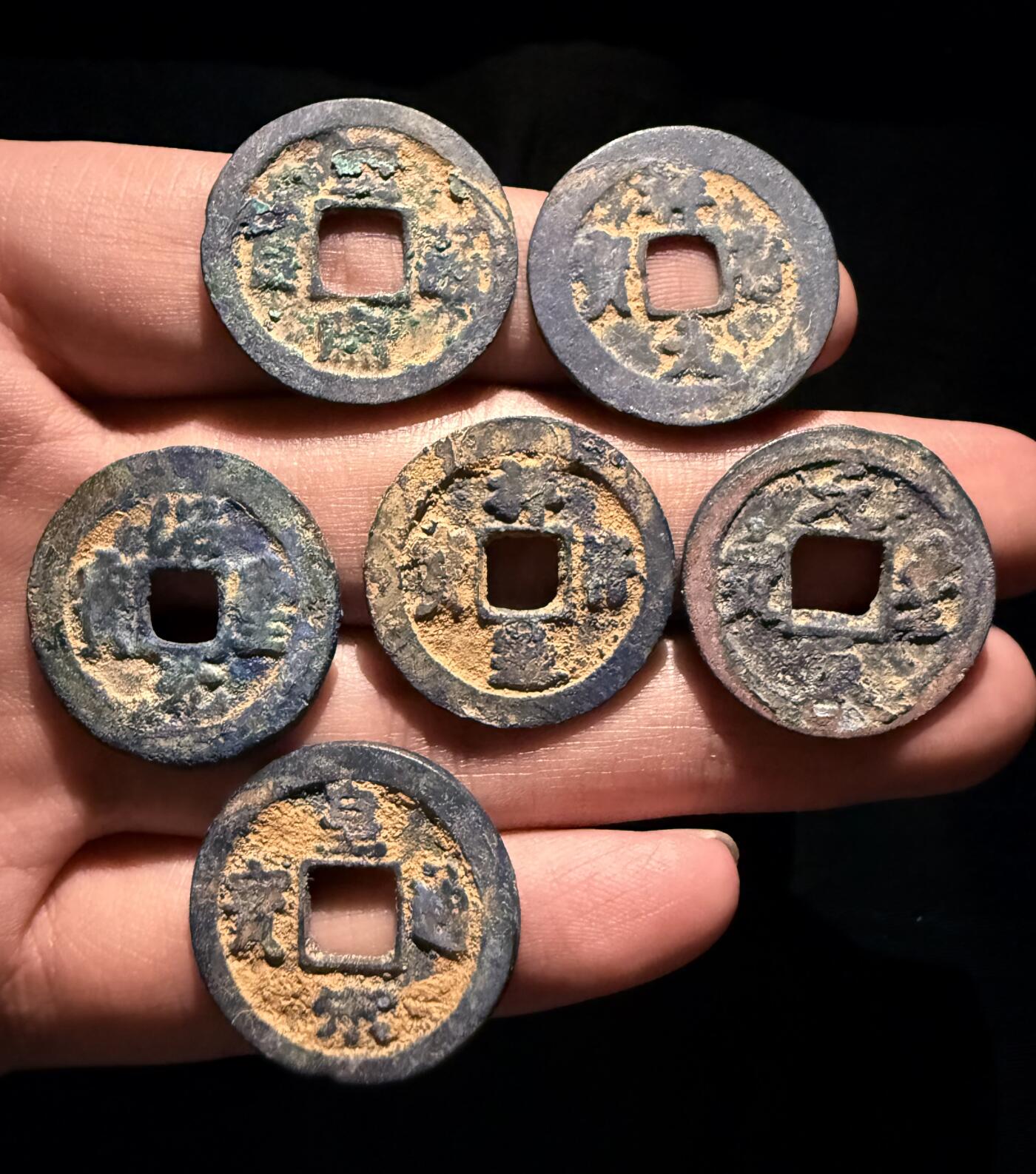 南宋泉阁俄币 外币 国币 专场第十七期 国庆中秋大拍 10.9发货【送拍无额外佣金】 北宋 生美小平钱一组六枚 爆蓝 未清理 通货好品 S2
