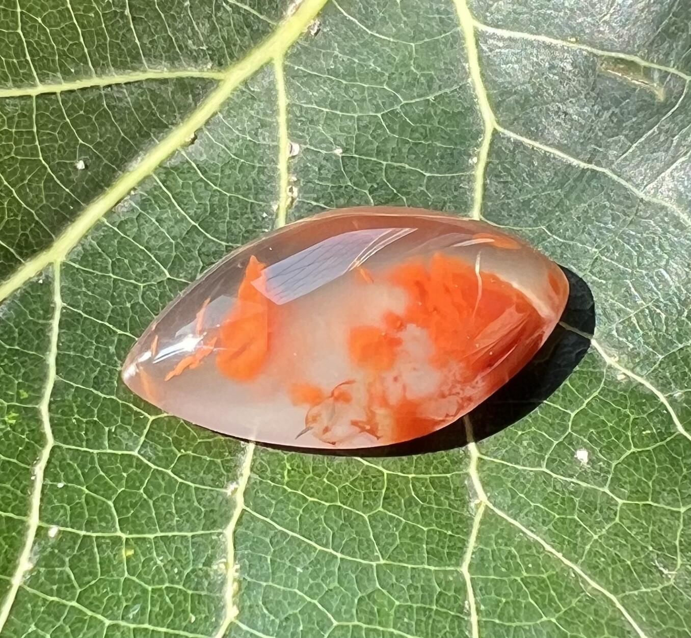 零元拍：南红玛瑙冰飘戒面。尺寸：约3.4克，25/14MM，凉山瓦西料，颜色以实物为准。