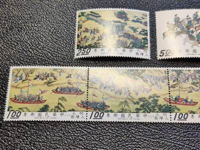 洪涛臻品批发群 精选邮票限时拍卖第1108期  明人入跸图 新全 联票齿间1折可自行撕开以便插册。难得一见全品