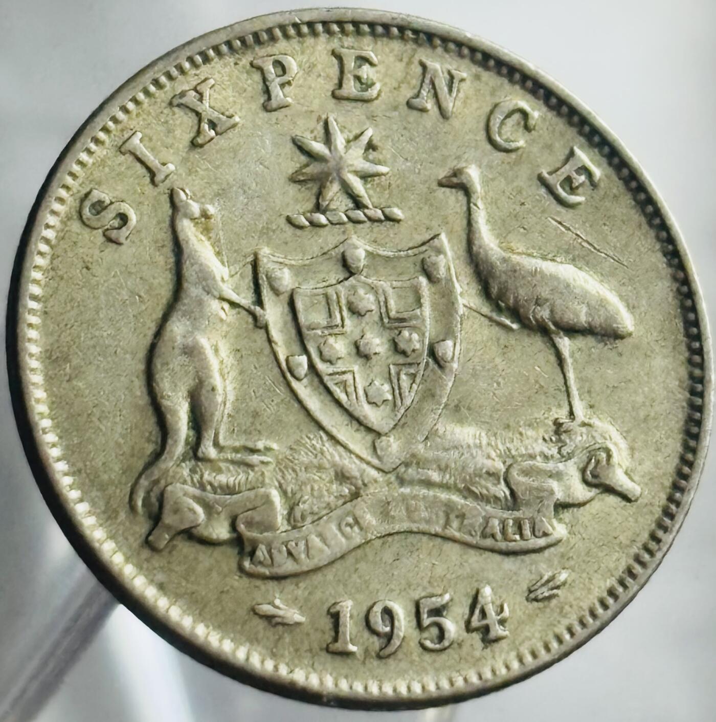文馨钱币收藏第 271 场， 长期接收代拍品 1954 年英属澳大利亚伊丽莎白二世 6 便士银币，首版关门年，只发行 2 年，比较少 500 银