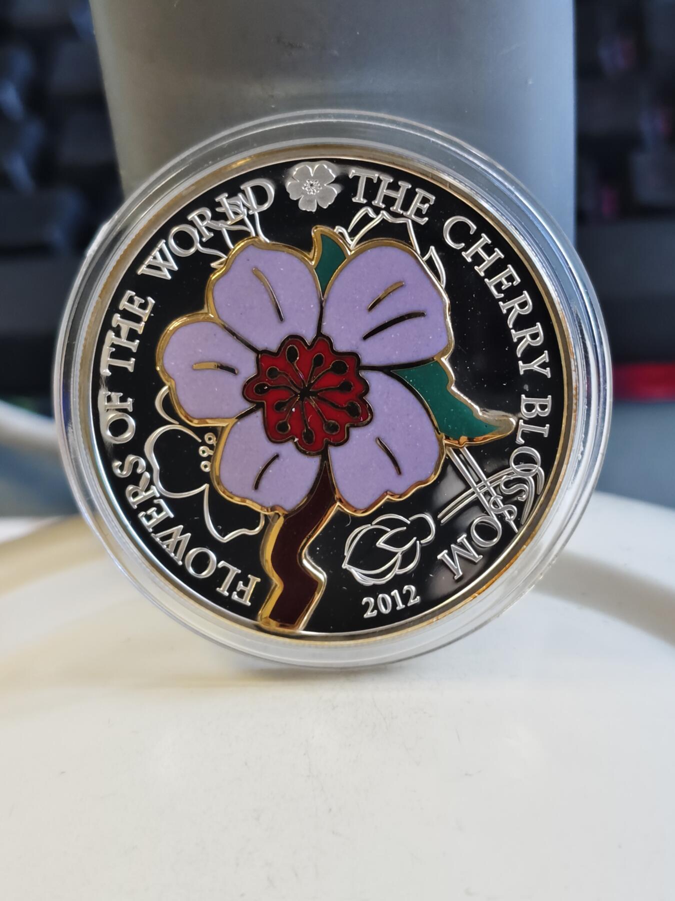 第175期拍卖【长期征集拍品】 库克群岛2012年樱花景泰蓝珐琅彩色银币，999银，29.66克，发行2500枚
