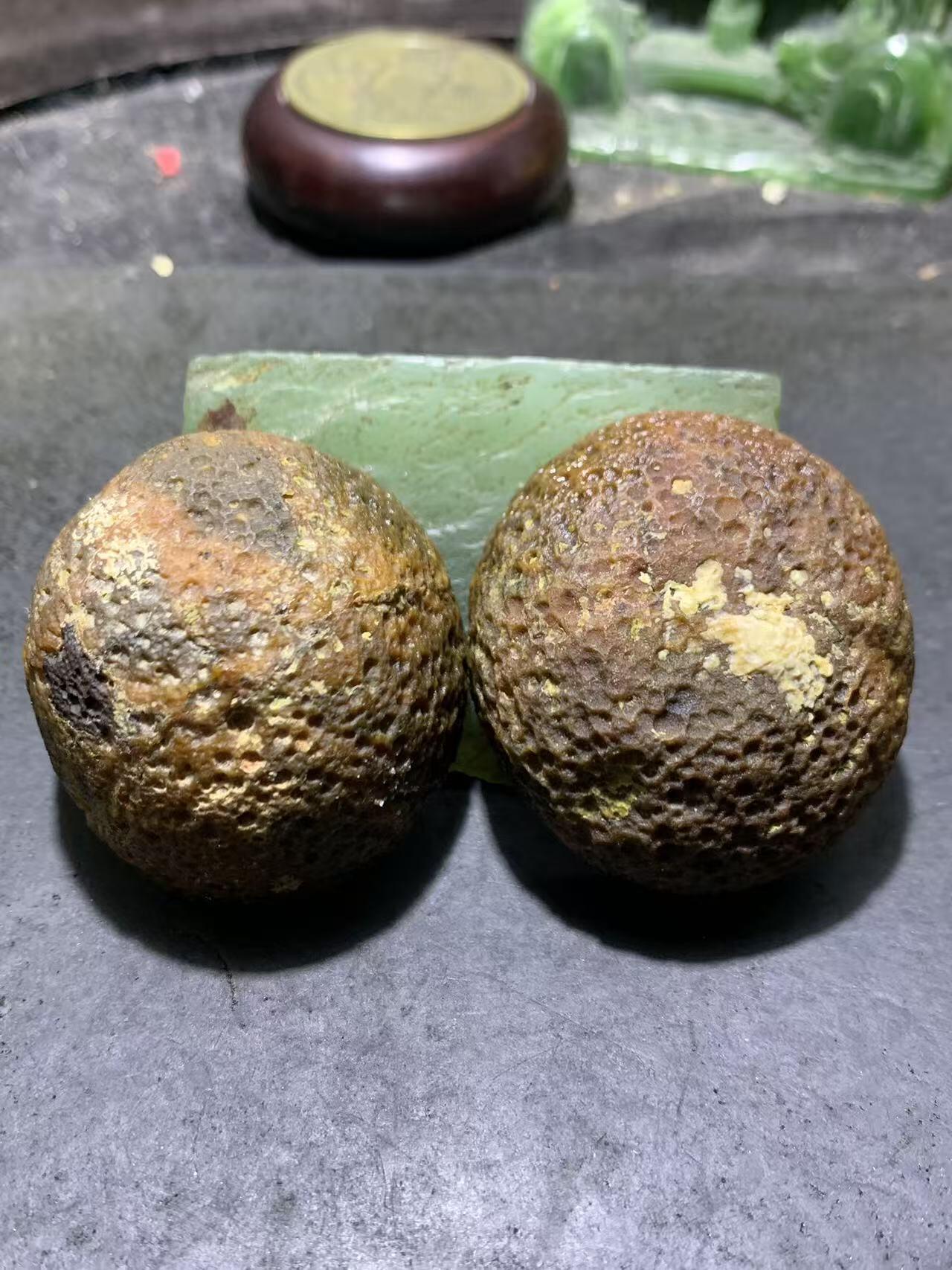 亚光原皮战国红玛瑙对切原石摆件一对