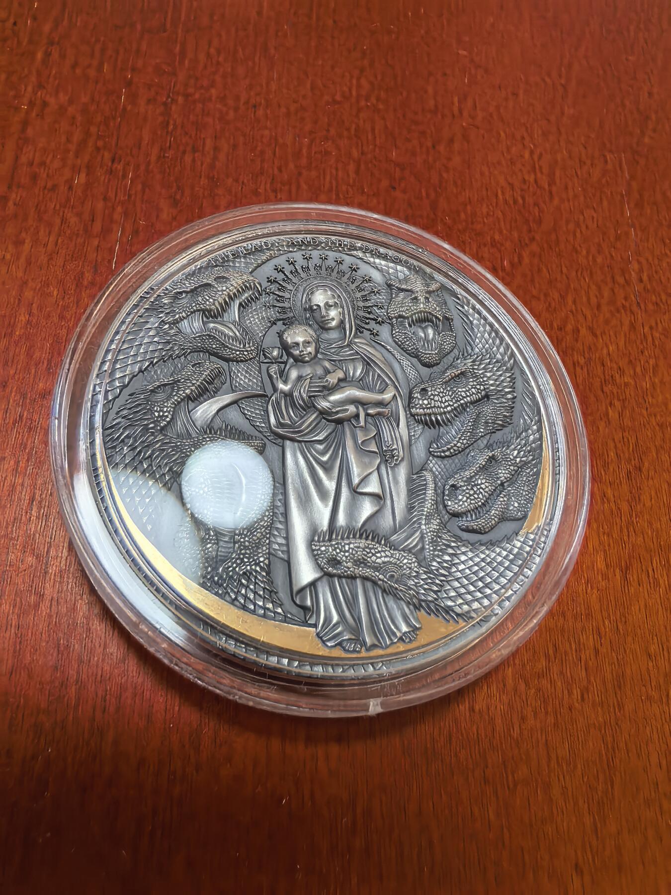 长老汇蛇年精选第四十五场拍卖 2021喀麦隆女士和龙3000法郎3盎司仿古高浮雕部分镀金银币，999银，500枚，盒证全