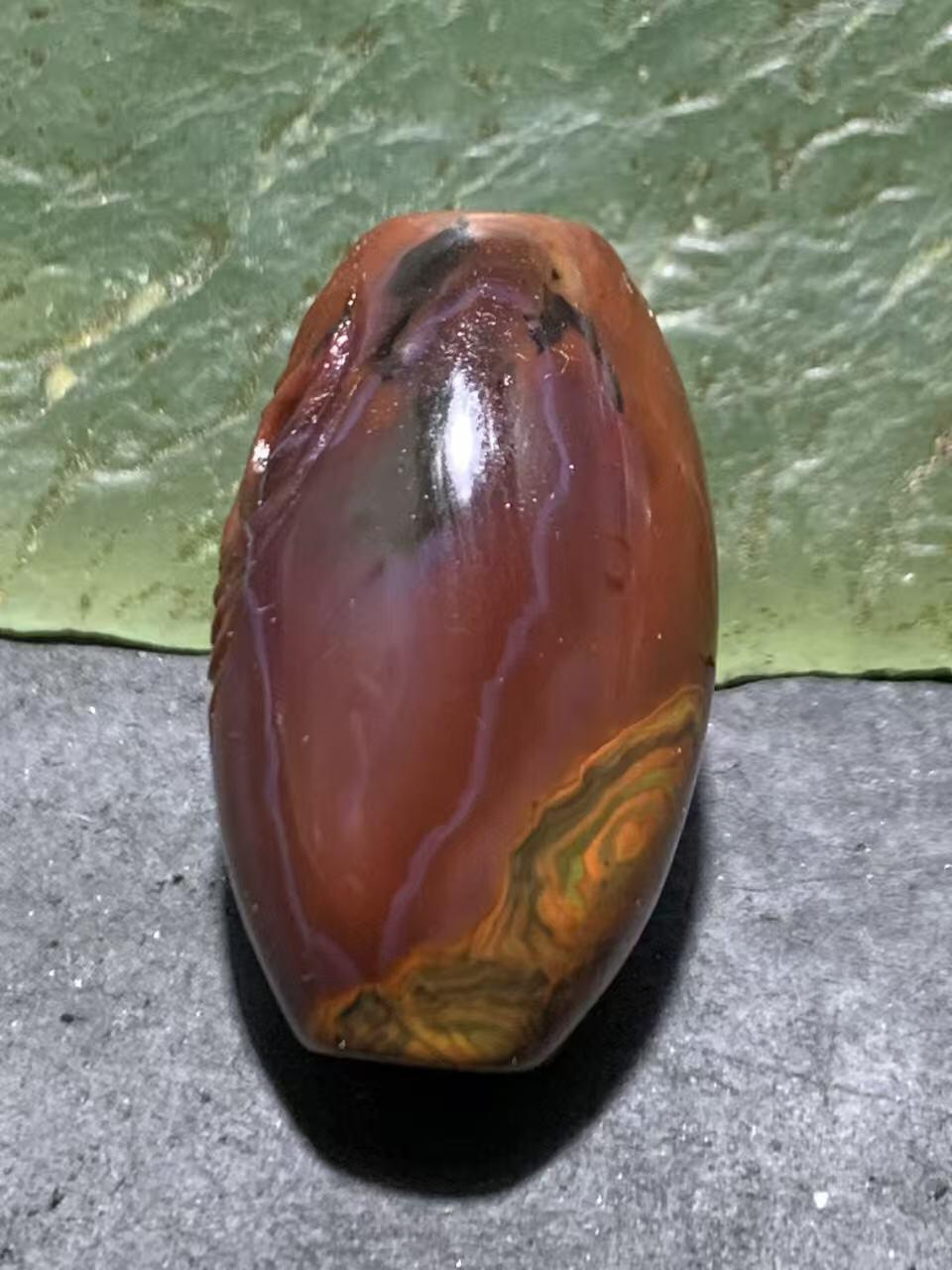 精美亚光高玉化紫罗兰战国红玛瑙手工俏色巧雕灵猴桶珠一颗！