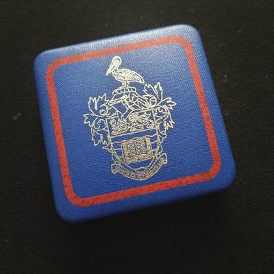 【全场包邮】纯粹捡漏拍461场 - 【稀少】东加勒比1998年10元西印度群岛大学50周年（38.61毫米28.28克）精制克朗型纪念银币-盒证全-量1000