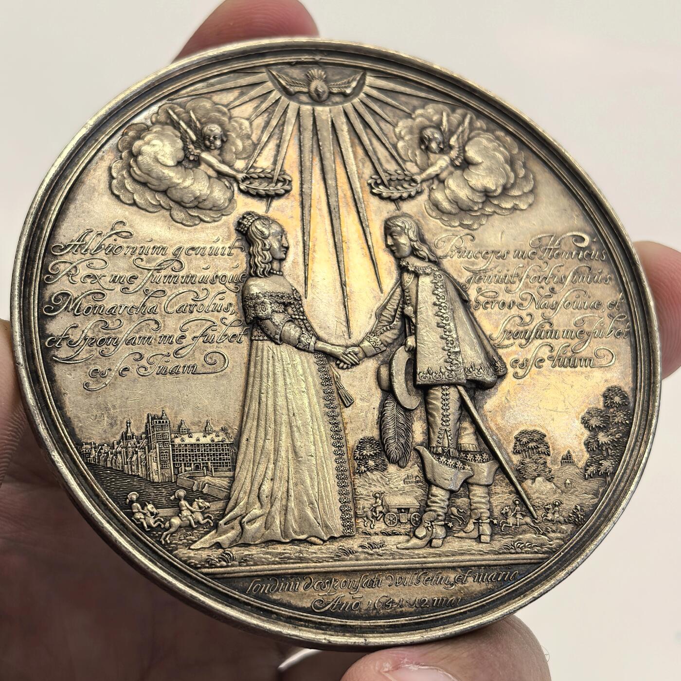 博洋堂世界钱币拍卖第139期（全场包邮） 1707年英国玛丽公主与威廉二世结婚纪念银章，难得的早期大尺寸银章，直径72.5mm，101克。早期银章，好品稀少。