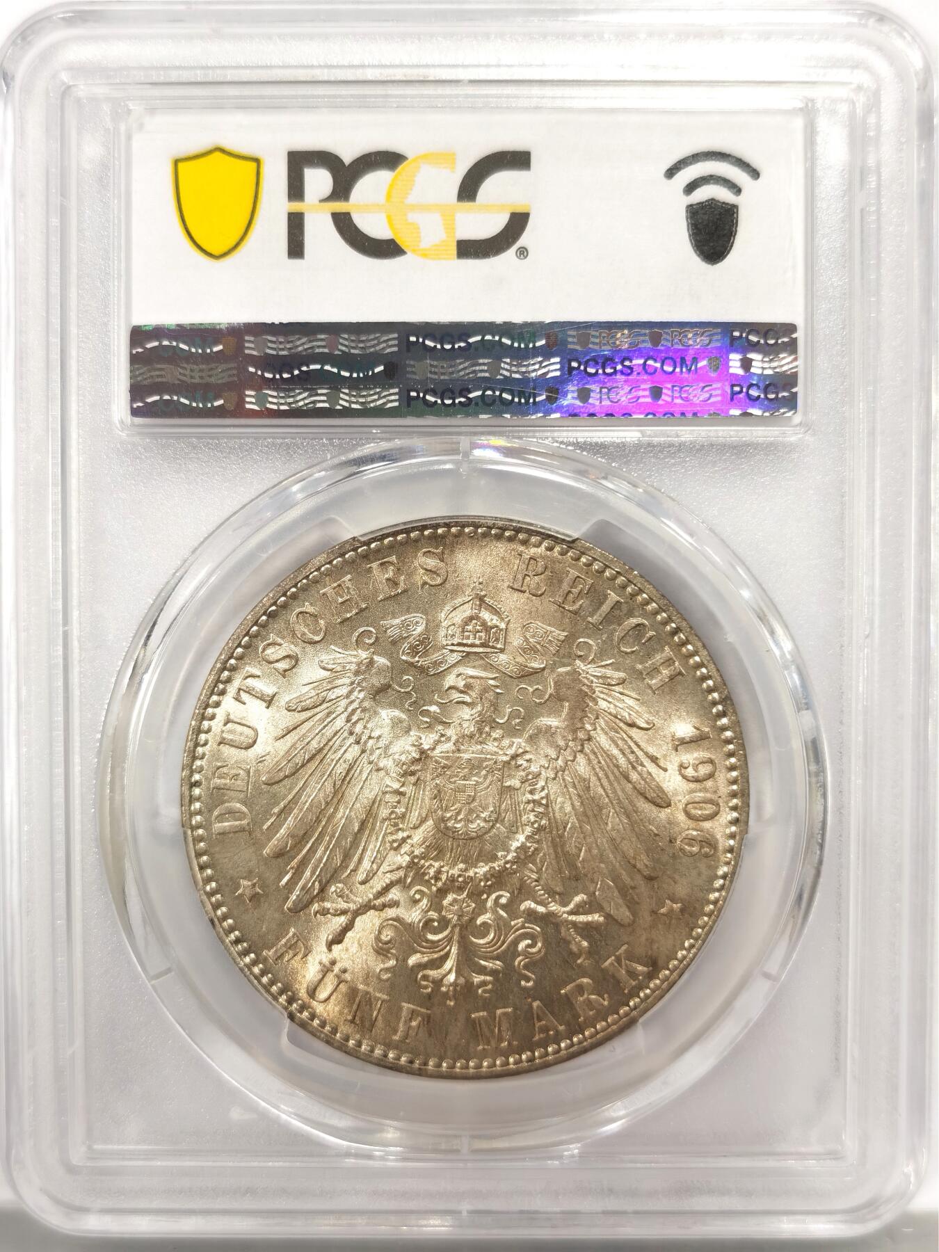 博洋堂世界钱币拍卖第139期（全场包邮） PCGS MS66 1906年德国不来梅5马克银币 最经典的长翅5马克之一，相当精美的纹章设计，极为稀少的发行量，外拍更是一年比一年涨的凶。此枚超强车轮光，状态极佳几近无暇。现在这个品种如果在欧洲拍到手至少12000+以上，国内现货难得