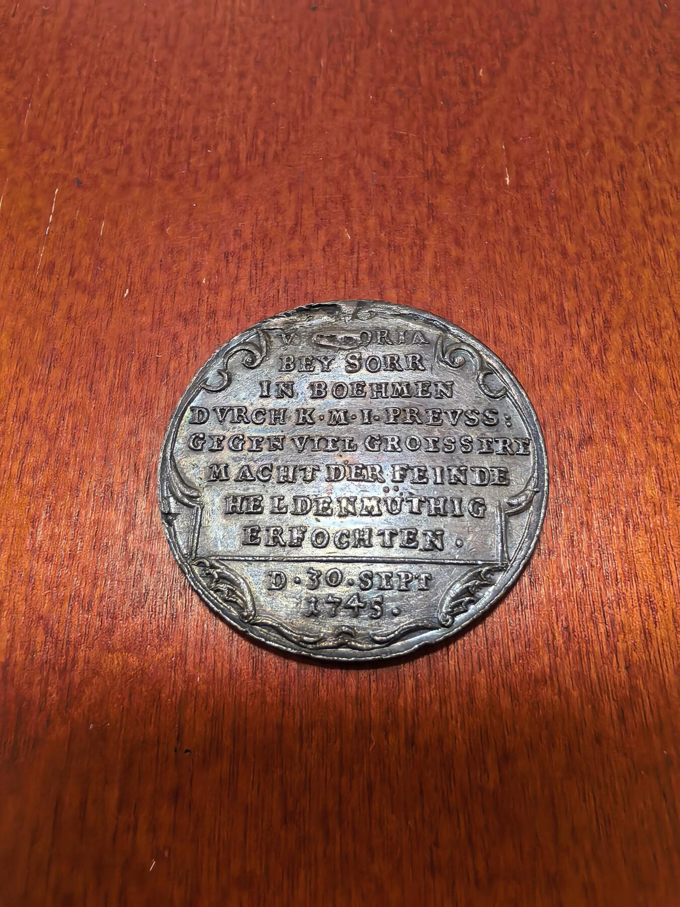 长老汇蛇年精选第四十五场拍卖 1745德国普鲁士弗雷德里希二世银章，8.88克，30MM，12点方向有焊点，MA成交价1300多元