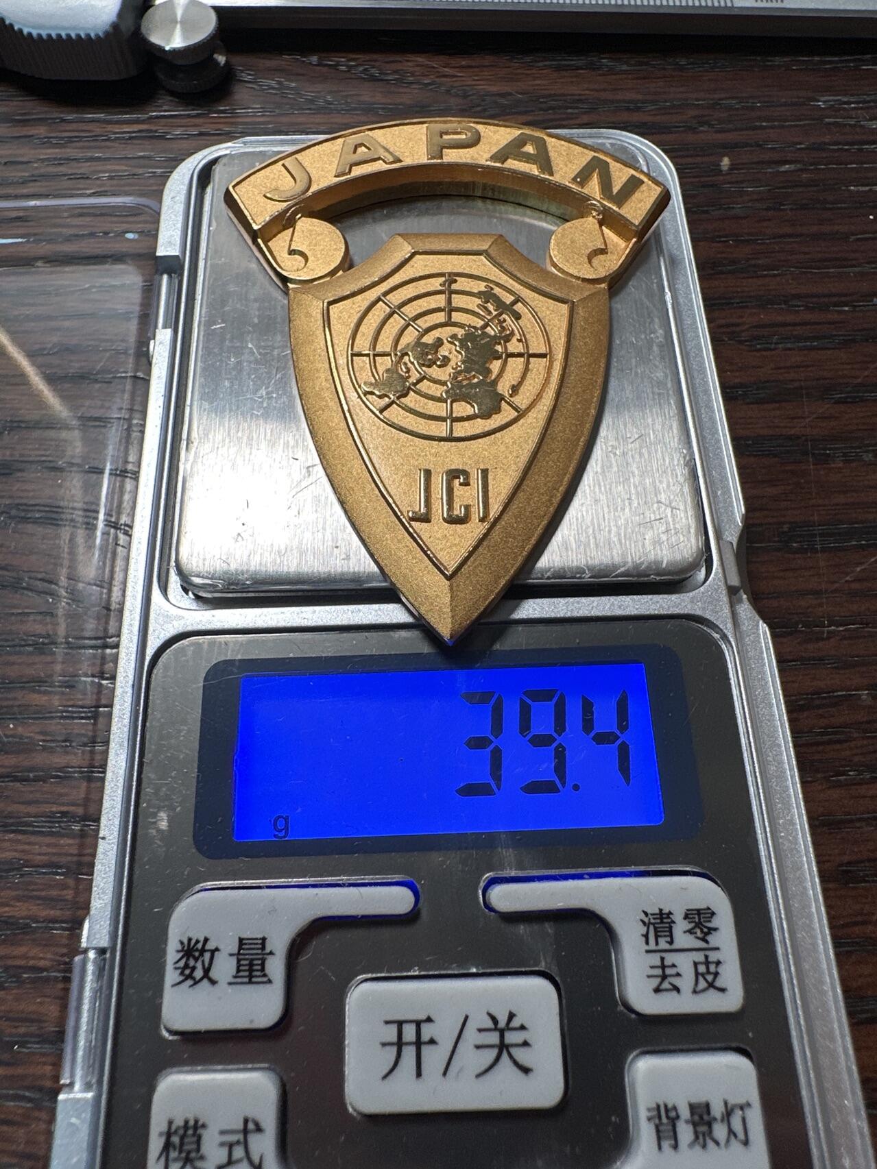 蒂克钱币-第40场 日本徽章 企业章自动拍 日本 青年会 镀金徽章 39.4g 绒布盒