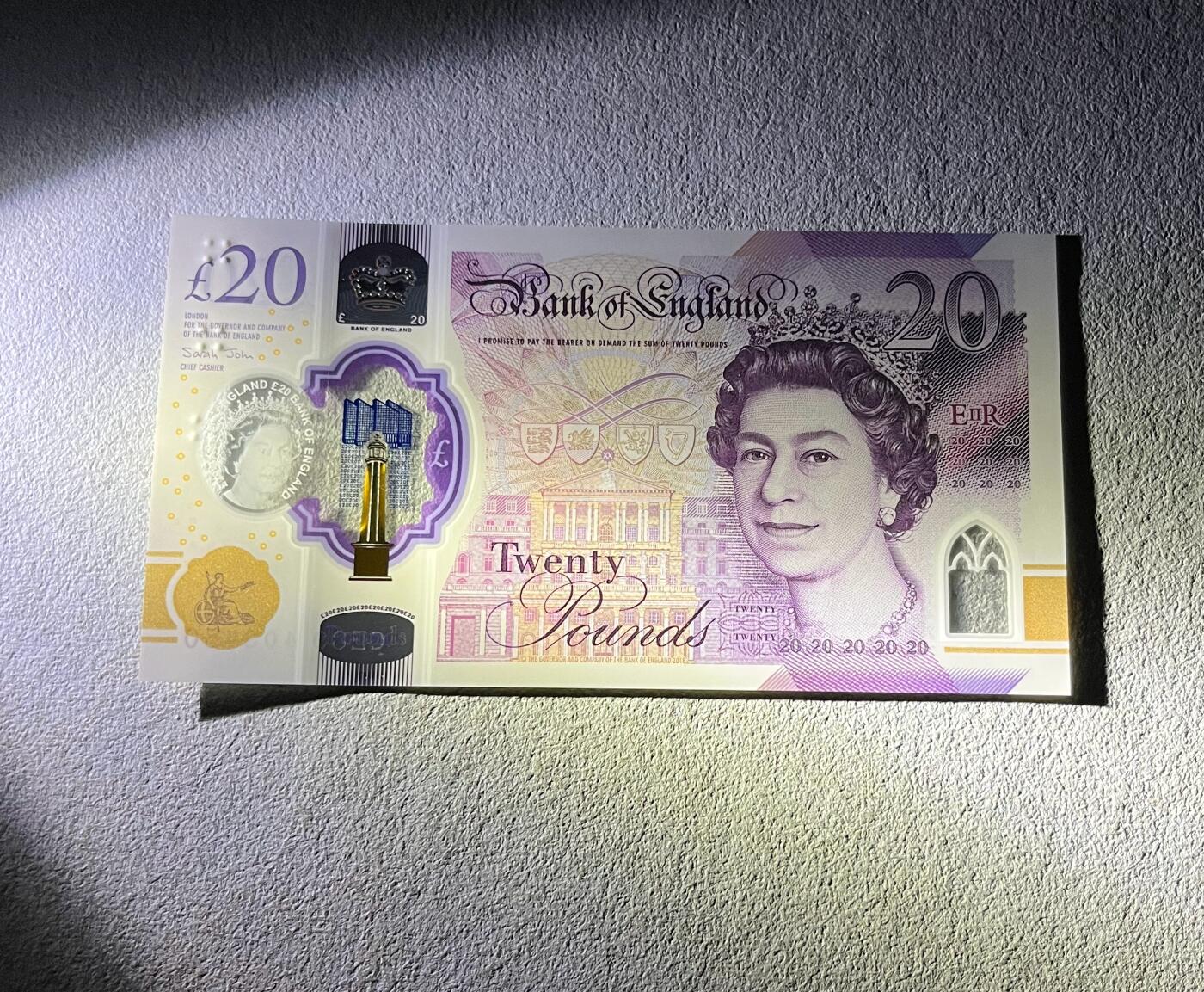 日本战争债券、英国伊二女王末版纸币套、哈萨克斯坦2万坚戈纪念钞、民国钞、台湾经济振兴券，台湾原住民系列套币/生肖银币，新疆喀什饷银五钱，康熙/光绪铜钱，哈萨克斯坦精制纪念银币，荷属东印度爪哇岛小铜块。彼得堡世界钱币勋章拍卖第133期 英国2018年20镑纸币塑料钞、亚当·斯密、UNC全新品相