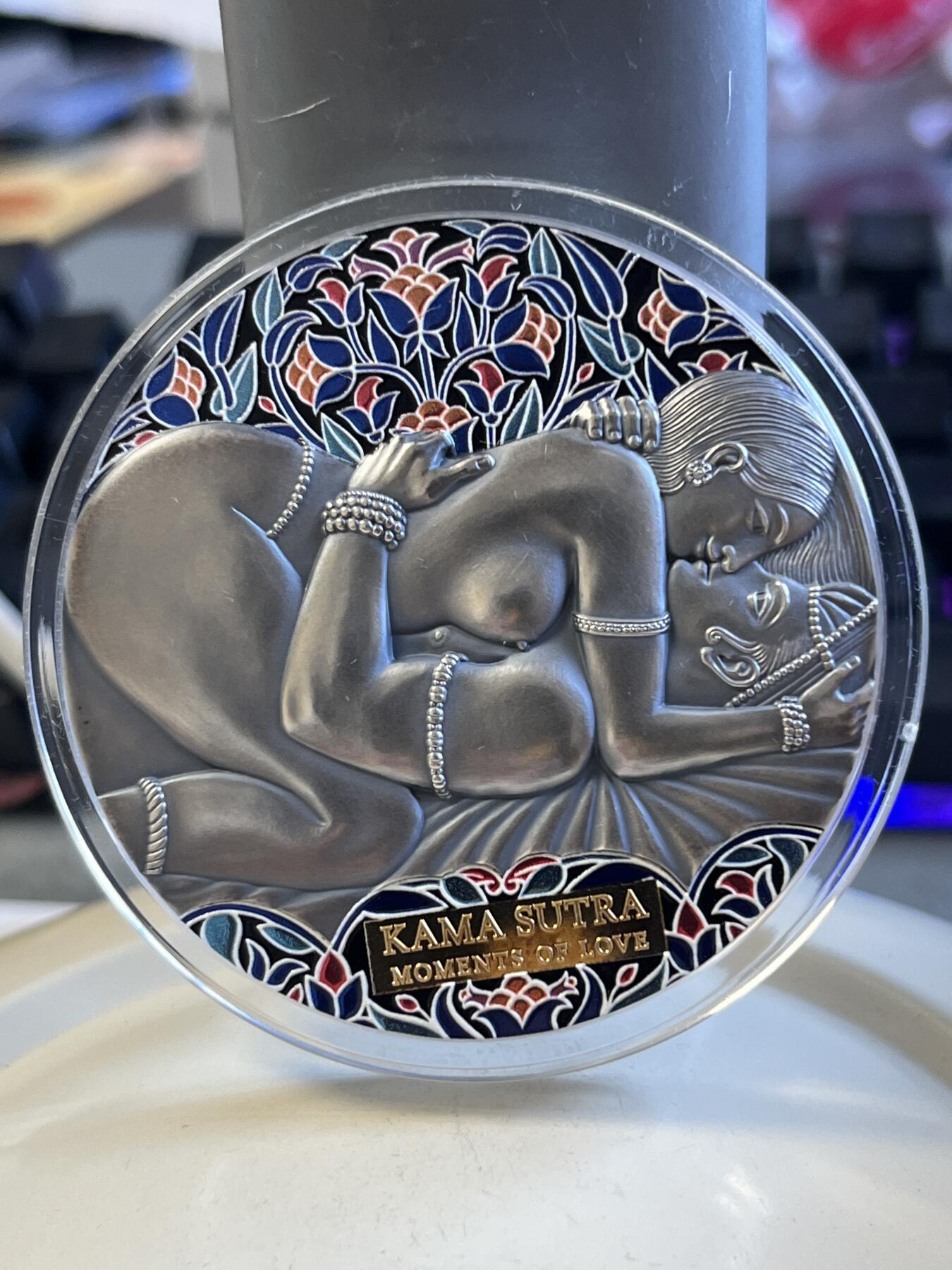第175期拍卖【长期征集拍品】 喀麦隆2021年爱情系列爱经3盎司高浮雕仿古彩银币，999银，发行500枚