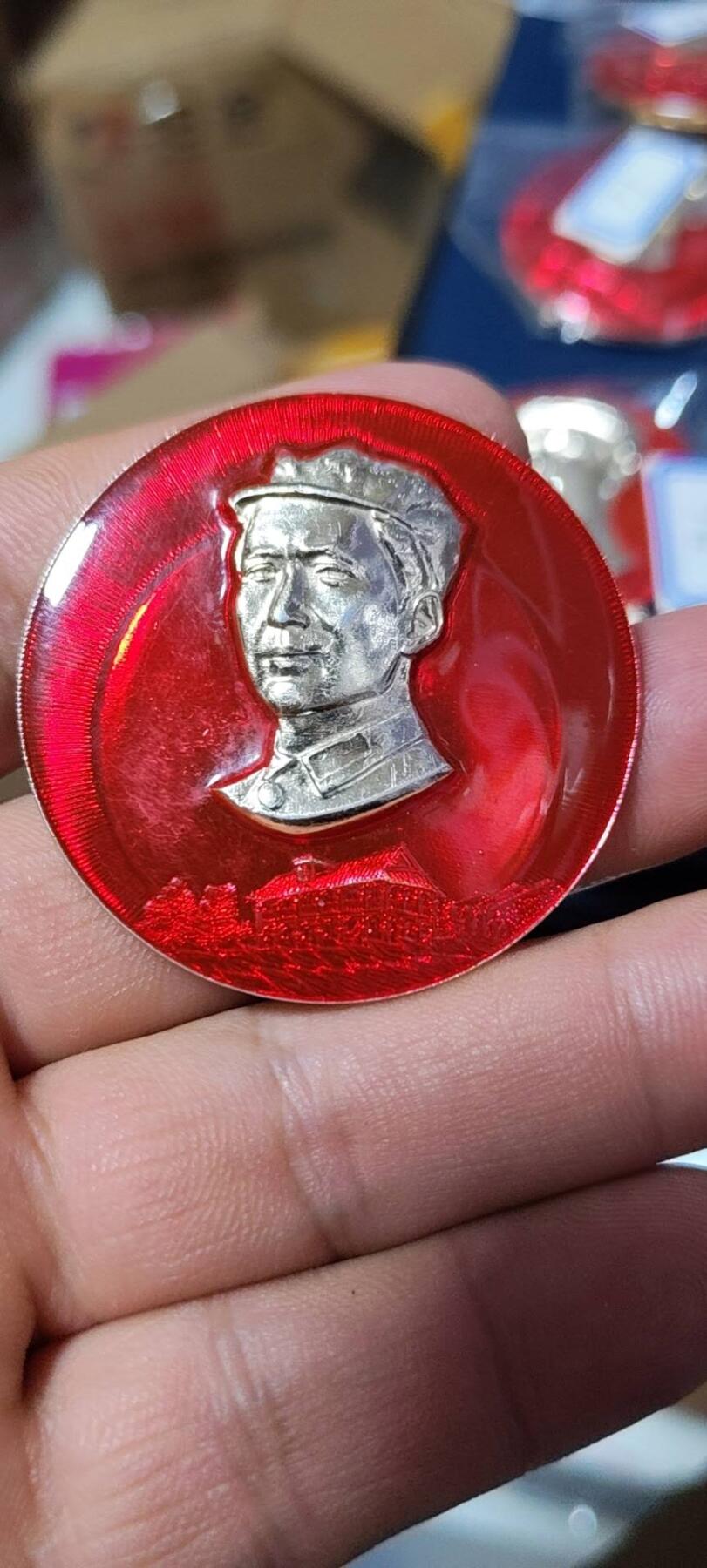 毛主席像章专场 🔥第二军医大学🔥八角帽🔥🔥毛主席像章，中国人民解放军第二军医大学革命委员会成立纪念