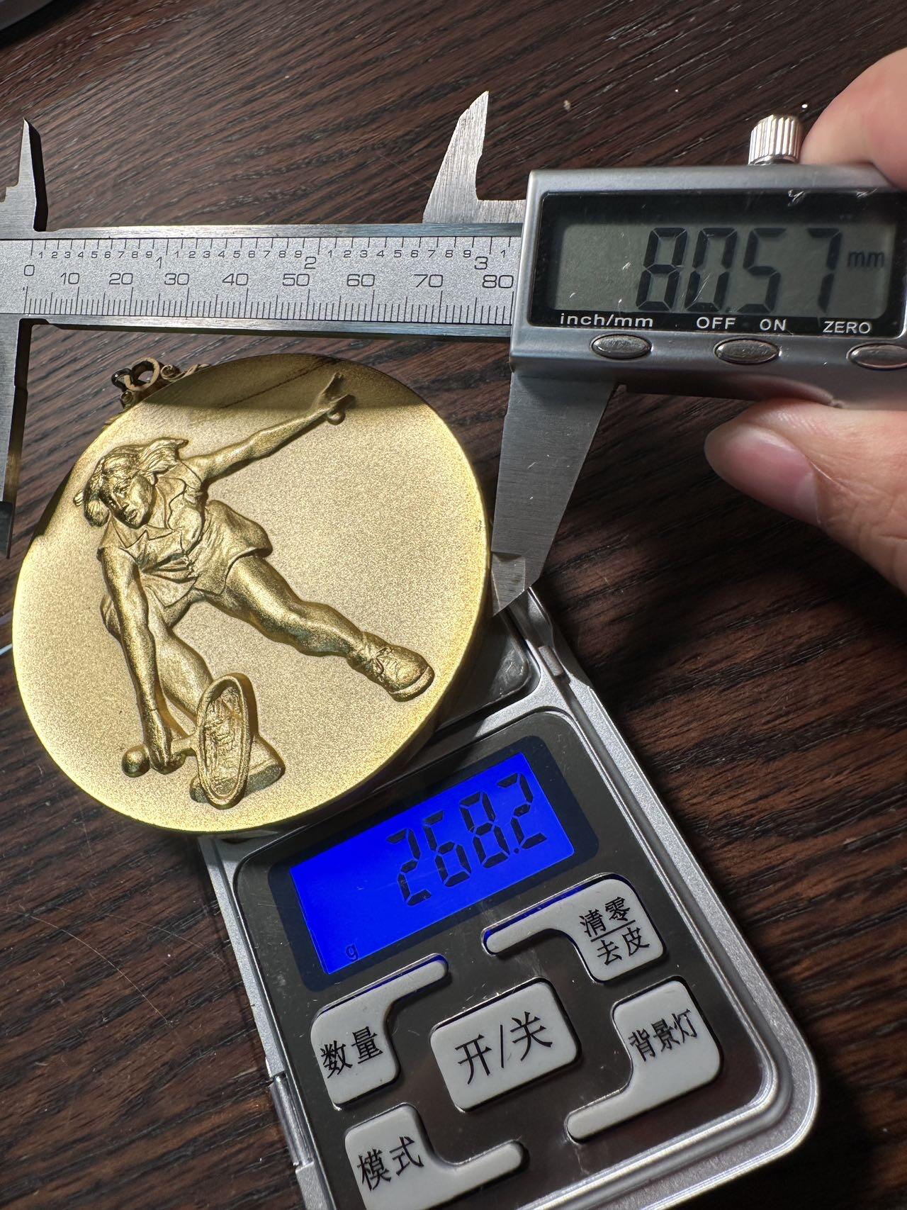 蒂克钱币-第40场 日本徽章 企业章自动拍 98年 网球大赛厚重镀金章 80mm 268g 带盒