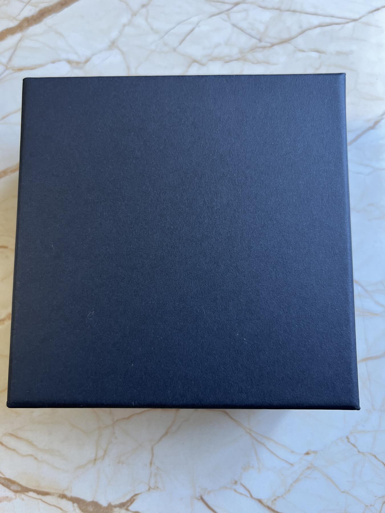 第175期拍卖【长期征集拍品】 纽埃2022年微距昆虫系列(1)螳螂2盎司仿古高浮雕彩色银币，999银，发行500枚