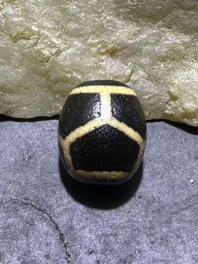 仅此一颗，精品藏传龟甲玛瑙天珠一颗。 仅此一颗，精品藏传龟甲玛瑙天珠一颗。