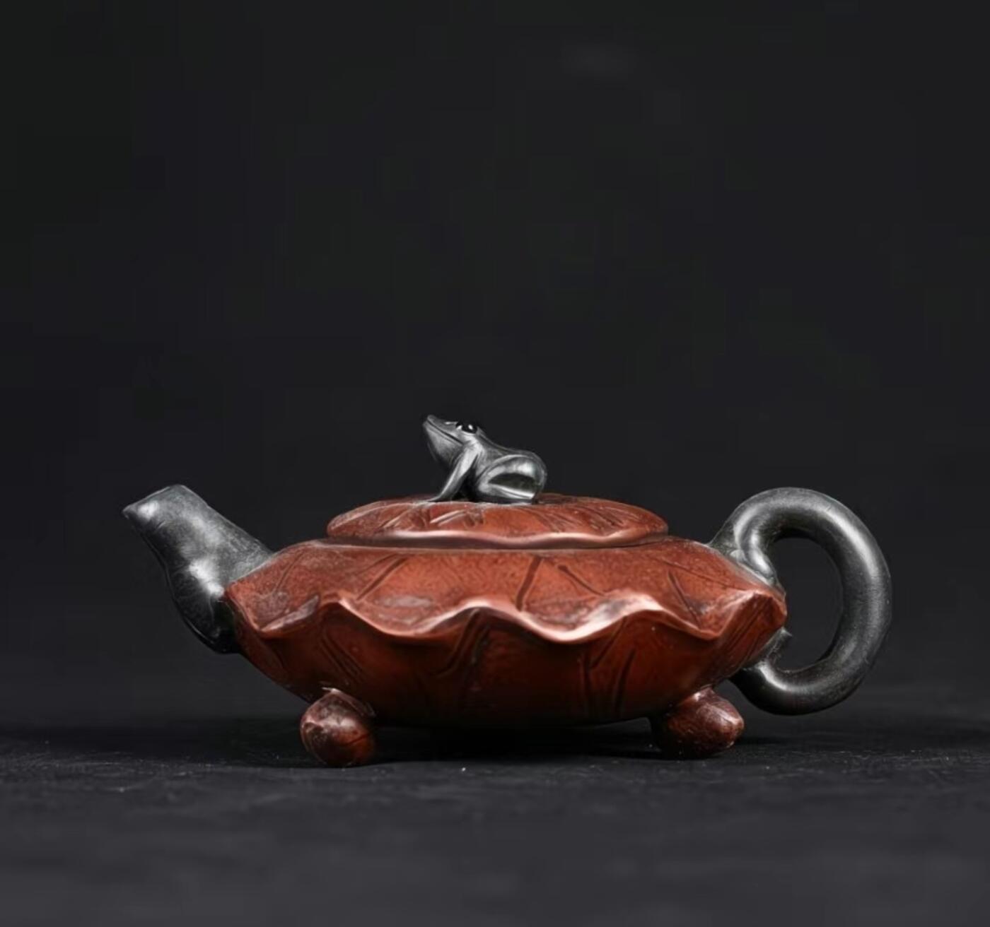 精品粗陶壶专场 青蛙莲子壶