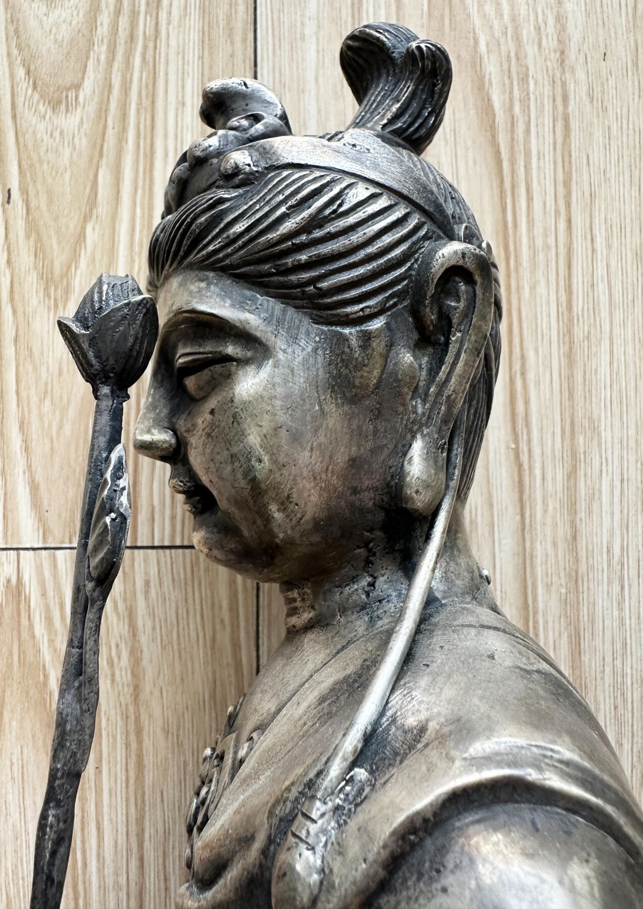 【俄甄集藏】金风送爽-2025年(042) 09-24星期三晚 19:30 全场包邮 日本20世纪初古董莲花观音纯银造像，名家纯一郎作品，雕工精湛，高：600mm，底座直径：170mm，重量：4958克