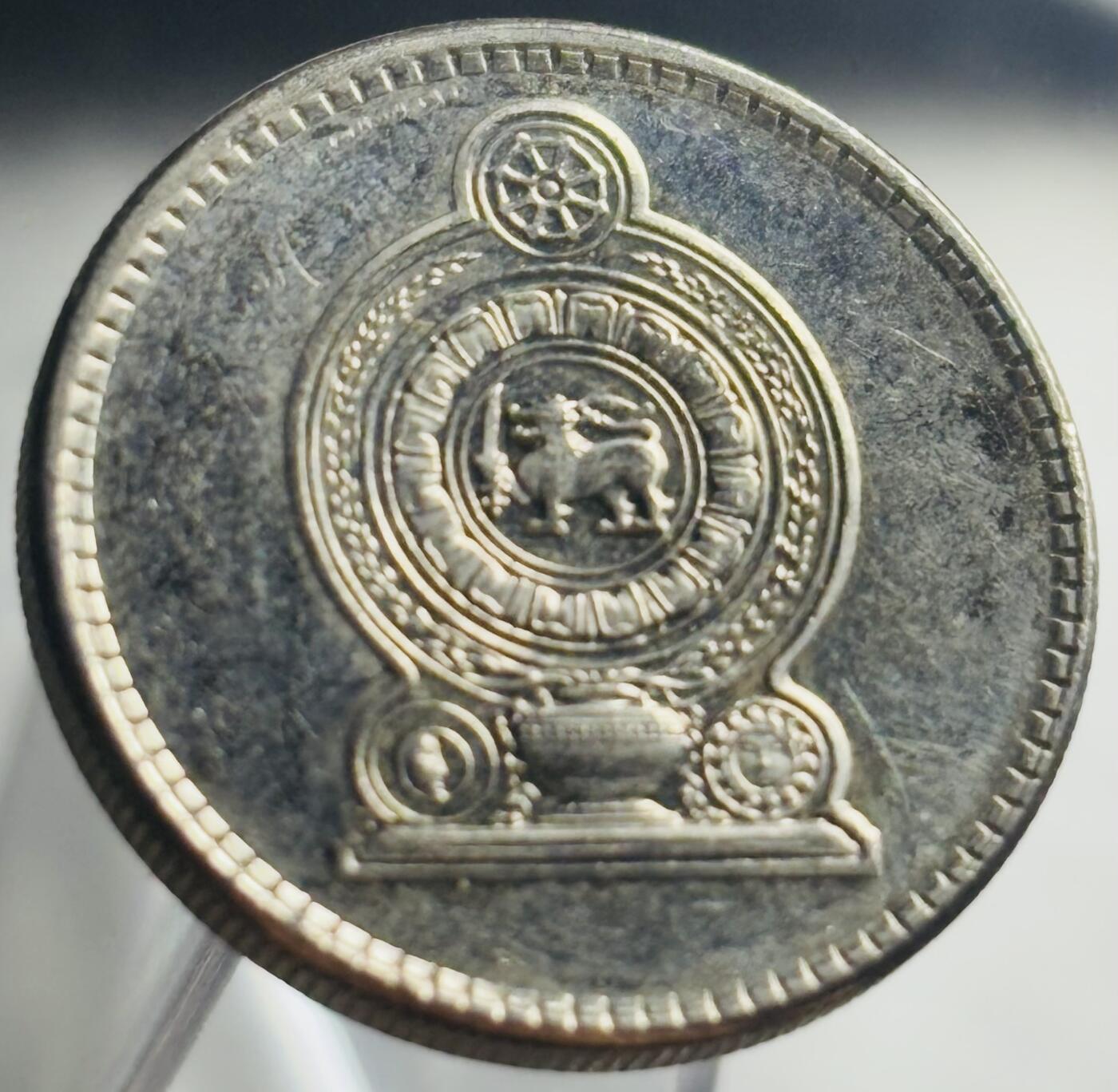 文馨钱币收藏第 271 场， 长期接收代拍品 好品 2002 年斯里兰卡 50 仙，有磁版