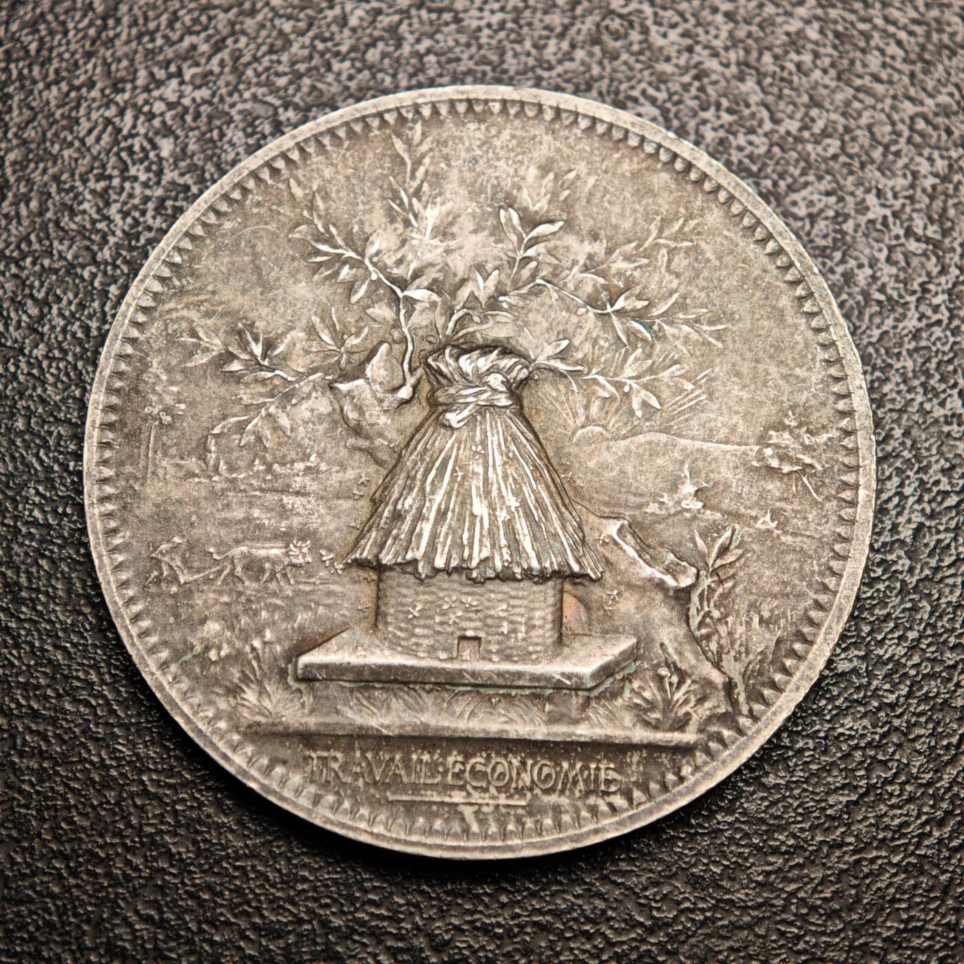 【德藏】世界币章拍卖第146期（拍品征集中~欢迎藏友联系） 1894年 法国巴黎储蓄银行纪念银章代用币 丰饶角边铭 深包浆 状态安逸 直径约：31.9mm；重约：15.7g