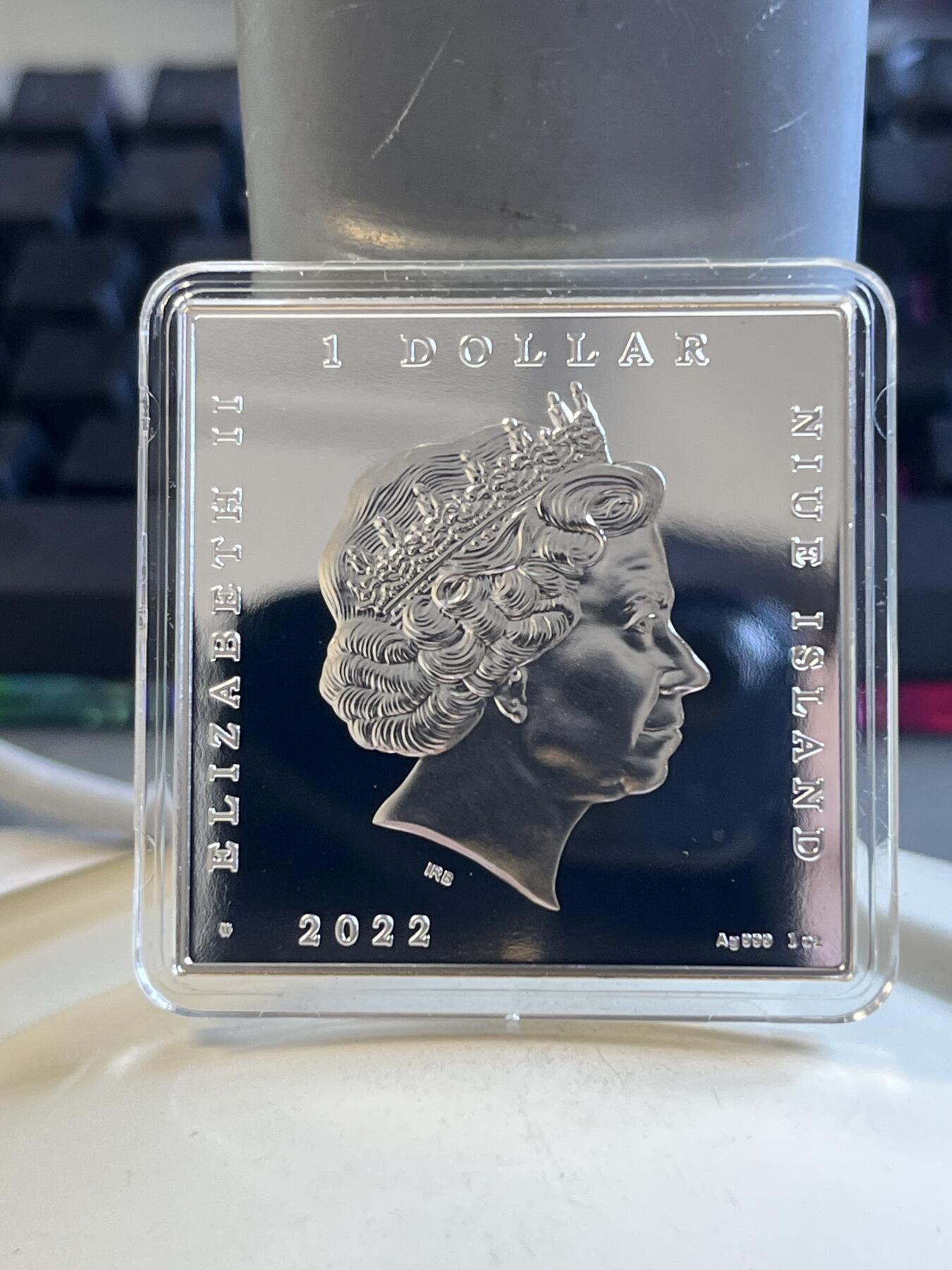 第175期拍卖【长期征集拍品】 纽埃2022年世界名画系列戴珍珠耳环的少女彩色银币，999银，发行999枚