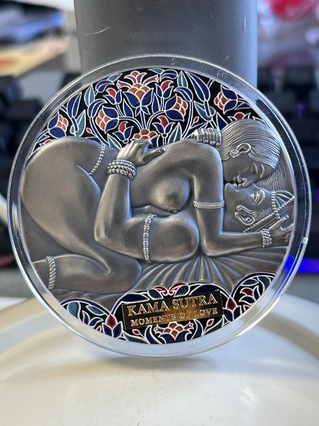 第175期拍卖【长期征集拍品】 喀麦隆2021年爱情系列爱经3盎司高浮雕仿古彩银币，999银，发行500枚