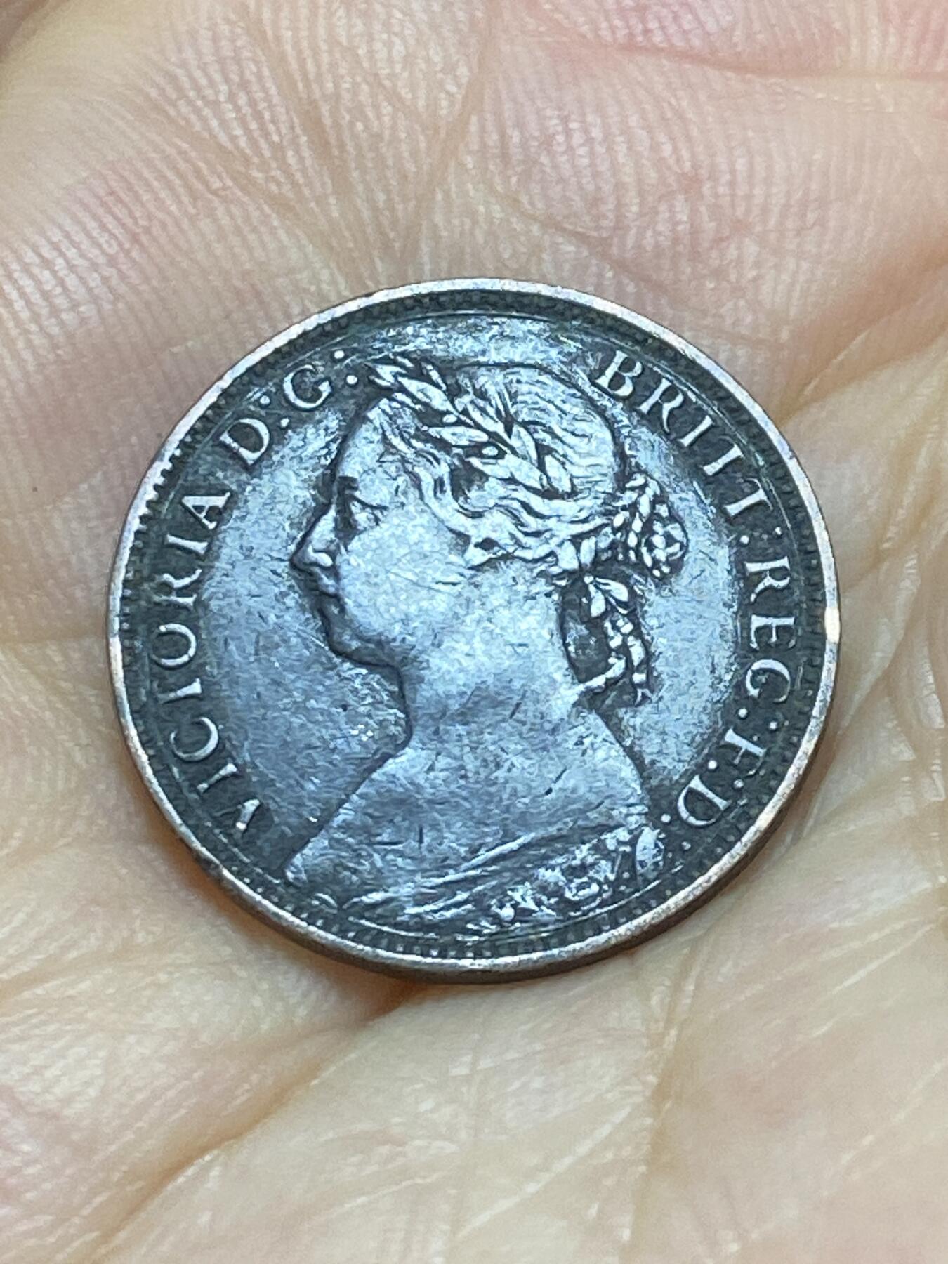 2025年第九十场(总第一百一十六场）外国好品散币(免佣金) 英国🇬🇧1881年1法新(维多利亚女王中年桂冠，第三版，H标喜敦厂造)