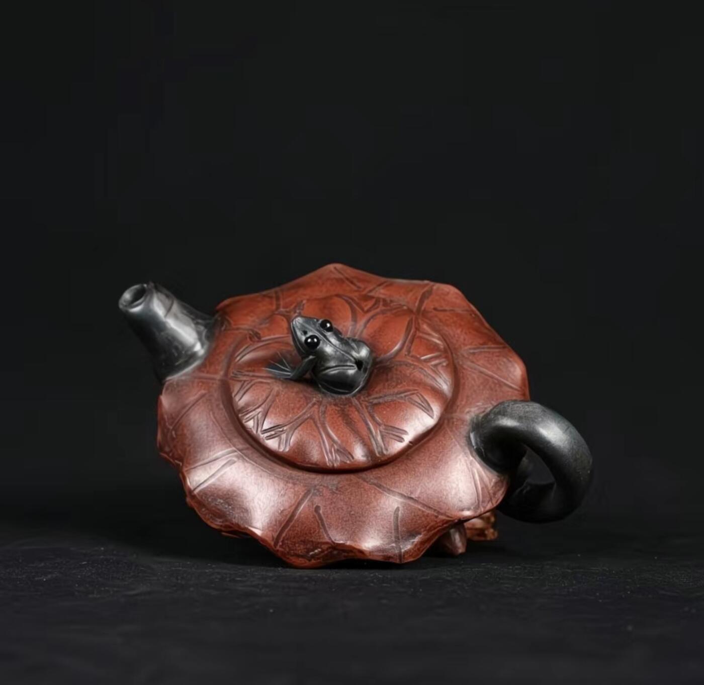 精品粗陶壶专场 青蛙莲子壶