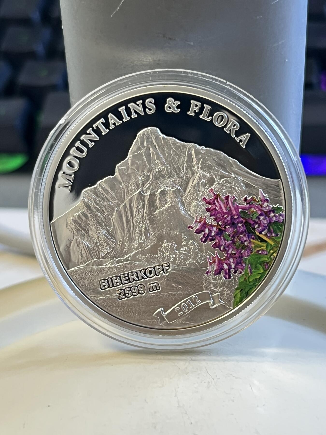 第175期拍卖【长期征集拍品】  帕劳2012年biberkopf高峰植物花朵彩色纪念银币，20克，925银，发行量2500枚