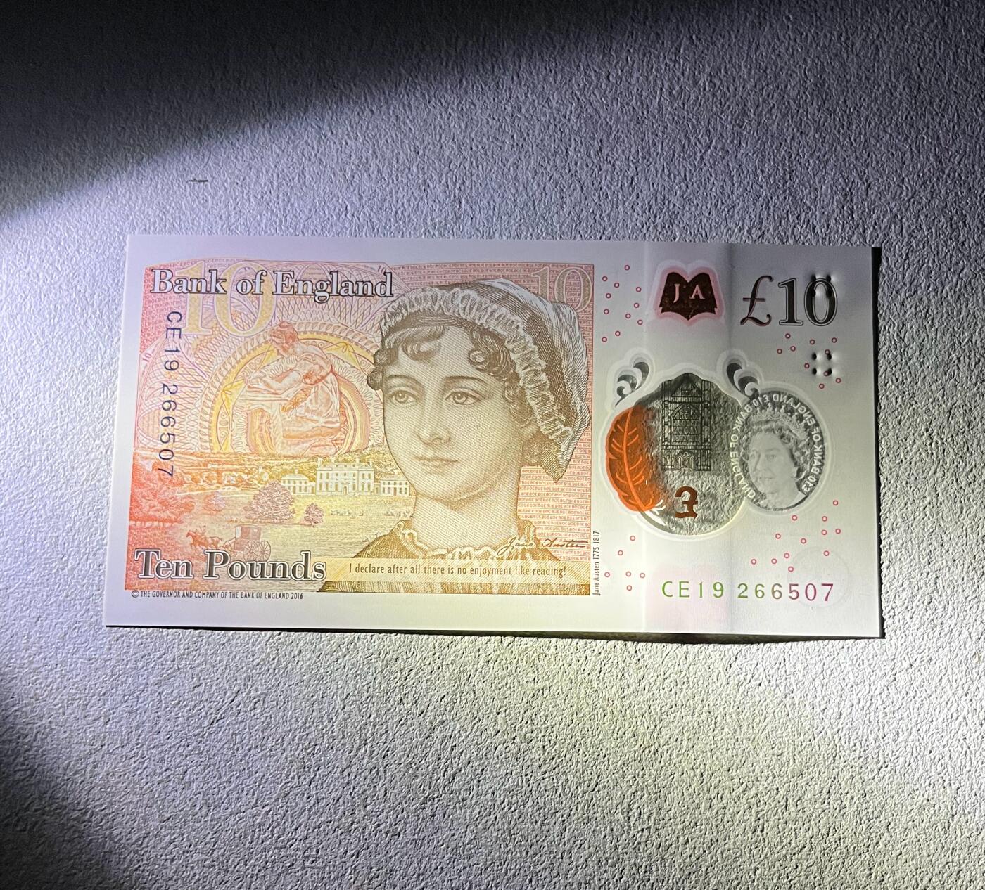 日本战争债券、英国伊二女王末版纸币套、哈萨克斯坦2万坚戈纪念钞、民国钞、台湾经济振兴券，台湾原住民系列套币/生肖银币，新疆喀什饷银五钱，康熙/光绪铜钱，哈萨克斯坦精制纪念银币，荷属东印度爪哇岛小铜块。彼得堡世界钱币勋章拍卖第133期 英国2016年10镑纸币塑料钞、南丁格尔、UNC全新品相