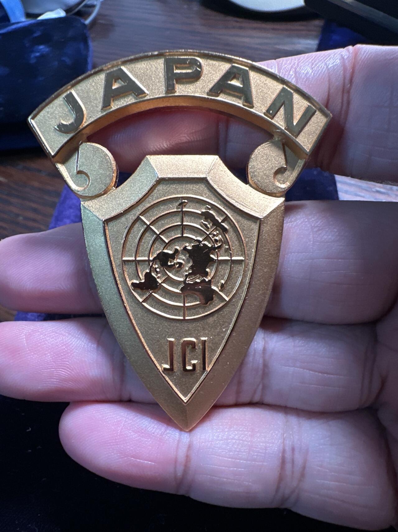 蒂克钱币-第40场 日本徽章 企业章自动拍 日本 青年会 镀金徽章 39.4g 绒布盒