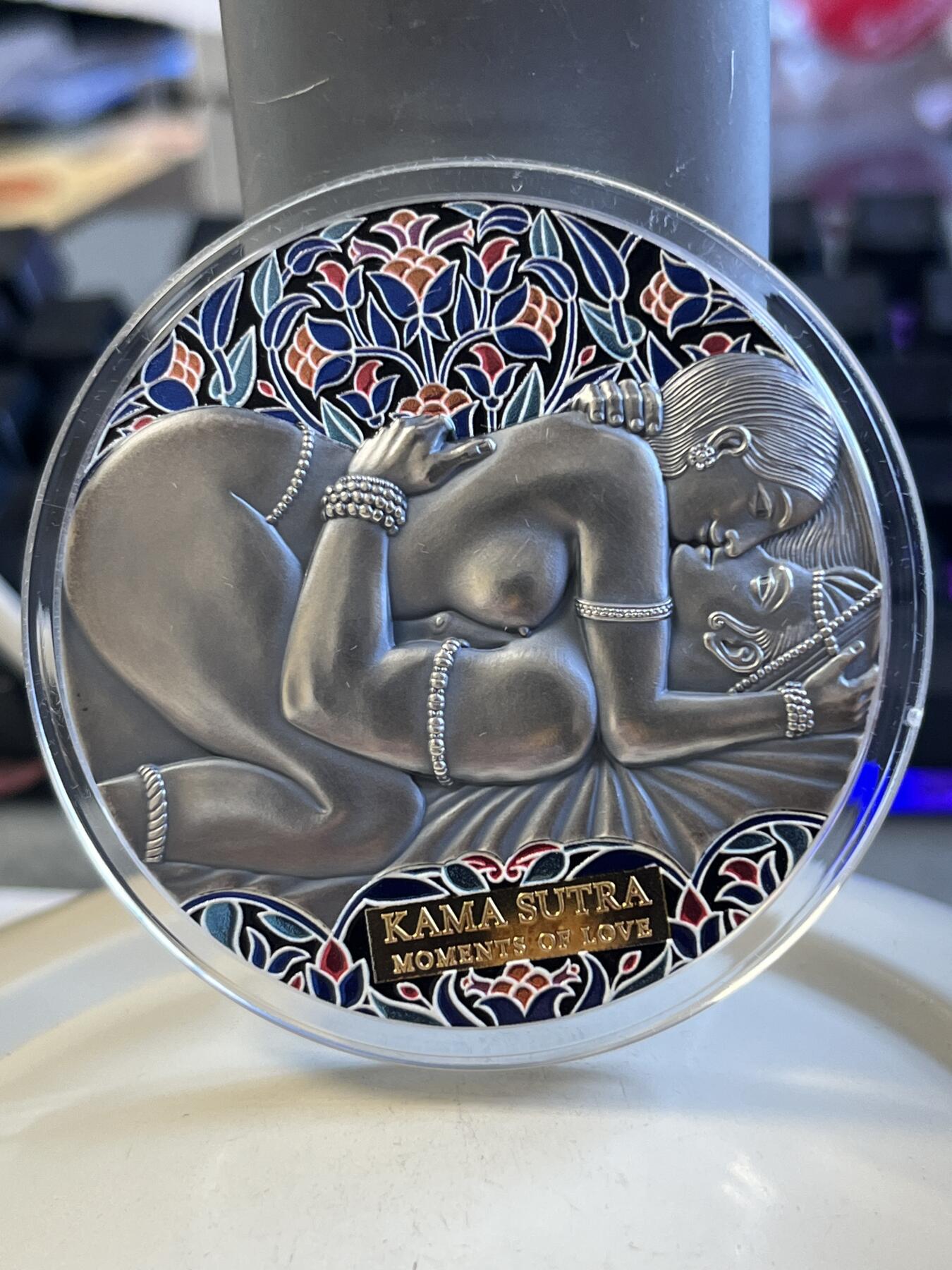 第175期拍卖【长期征集拍品】 喀麦隆2021年爱情系列爱经3盎司高浮雕仿古彩银币，999银，发行500枚
