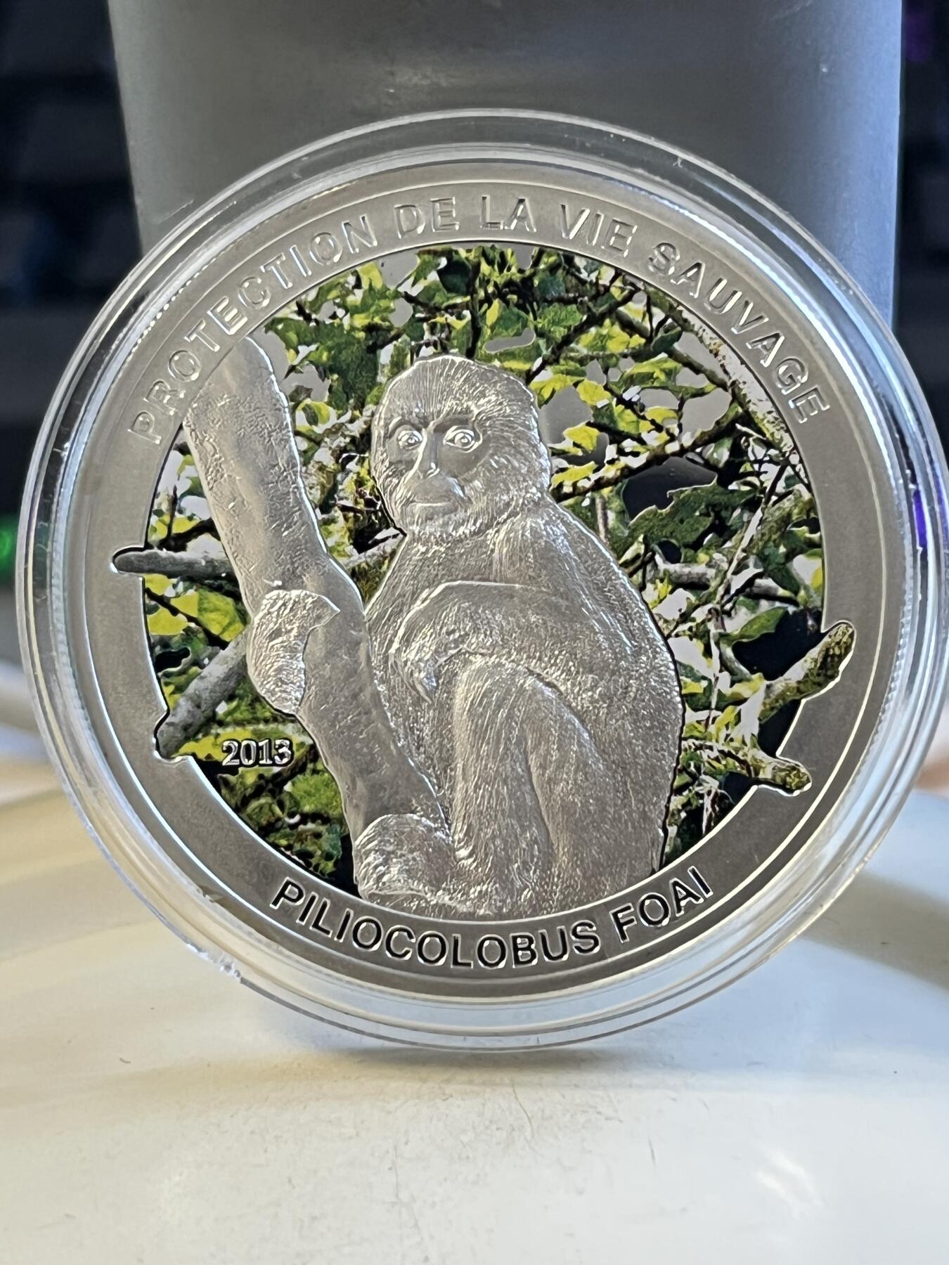 第175期拍卖【长期征集拍品】 中非2013年红疣猴1000法郎彩色精制纪念银币，20克，925银，发行量2013枚