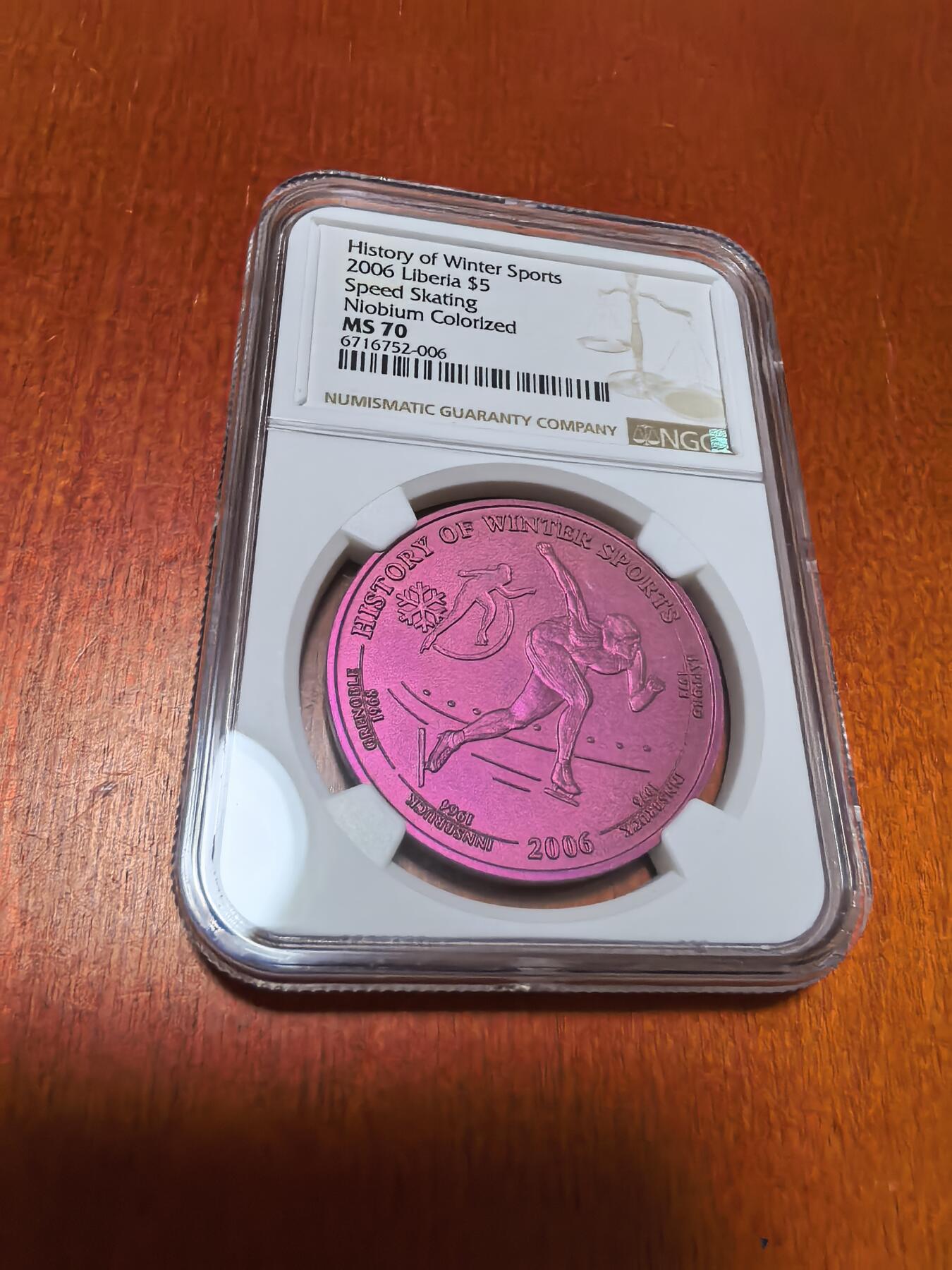 长老汇蛇年精选第四十五场拍卖 2006利比里亚速滑5元粉色铌币，NGC MS70，唯二冠军