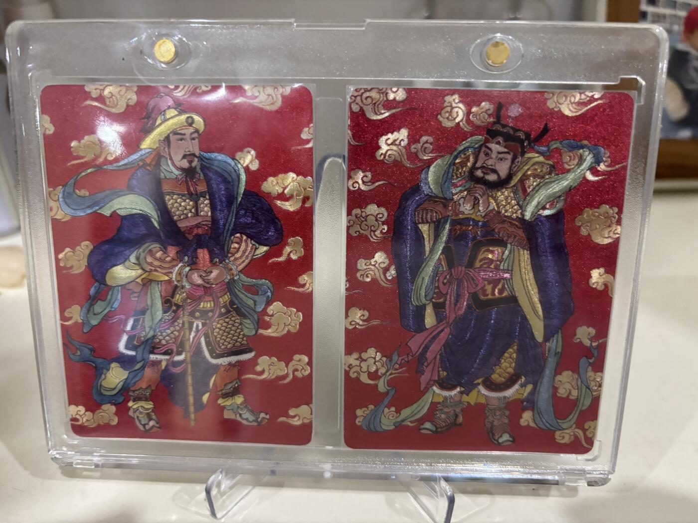 花开卡拍第38期（9月14号周日截拍，品控勿拍!!!拍品不寄存，运费5元，自制卡难免瑕疵，可能存在轻微撞角爆边等出厂瑕疵，品控介意勿拍！） 梁有平作品，年画人物收藏卡；门神：秦琼+尉迟恭。双联卡砖，可做摆台展示。