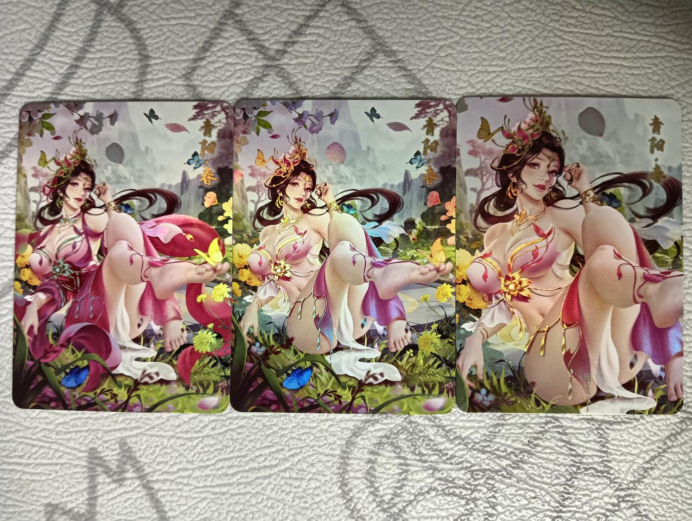 花开卡拍第38期（9月14号周日截拍，品控勿拍!!!拍品不寄存，运费5元，自制卡难免瑕疵，可能存在轻微撞角爆边等出厂瑕疵，品控介意勿拍！） 1、墨卡文创原创四季 春 折光彩闪三渐变