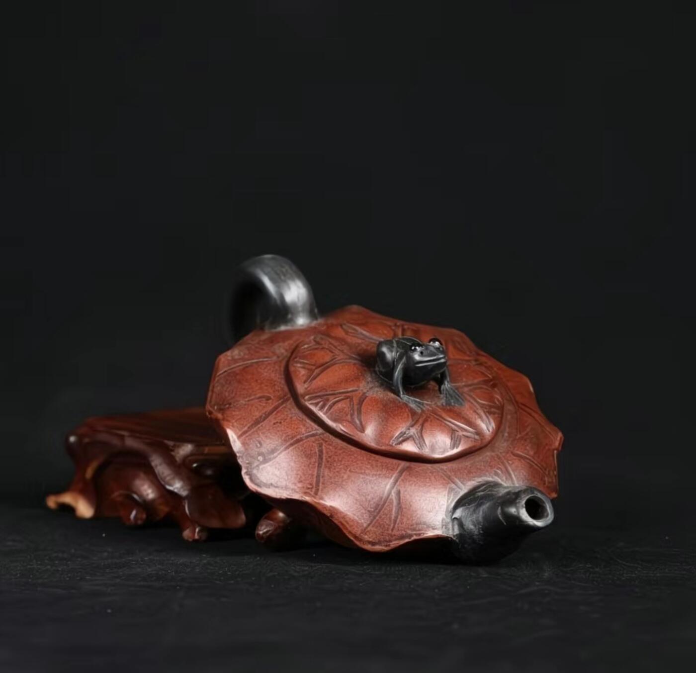 精品粗陶壶专场 青蛙莲子壶
