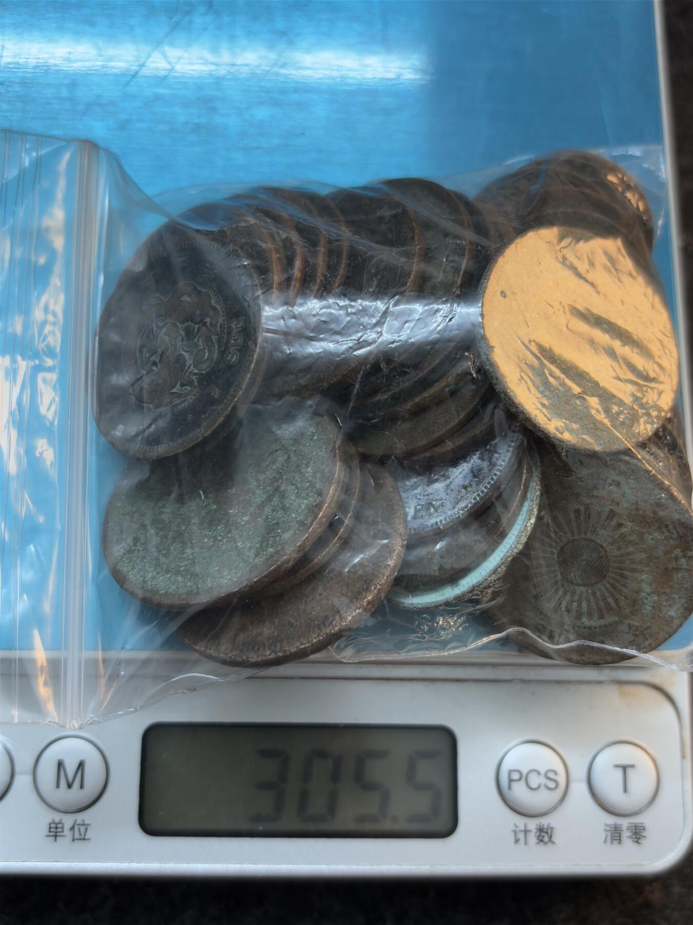 文馨钱币收藏第 271 场， 长期接收代拍品 日本明治时期龙，半钱，一钱，二钱铜板 47 枚，瑕疵品，共计 305 克