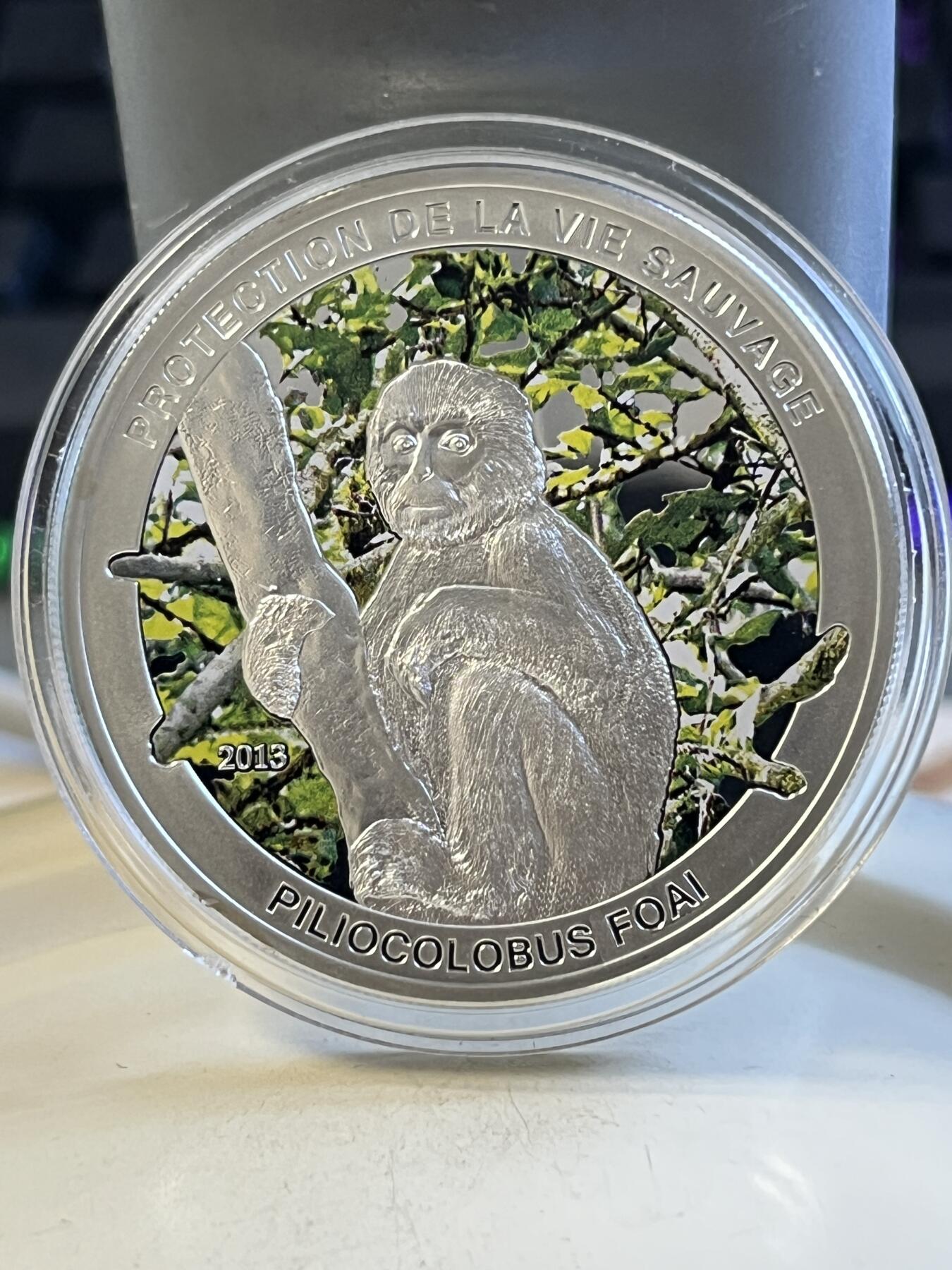 第175期拍卖【长期征集拍品】 中非2013年红疣猴1000法郎彩色精制纪念银币，20克，925银，发行量2013枚