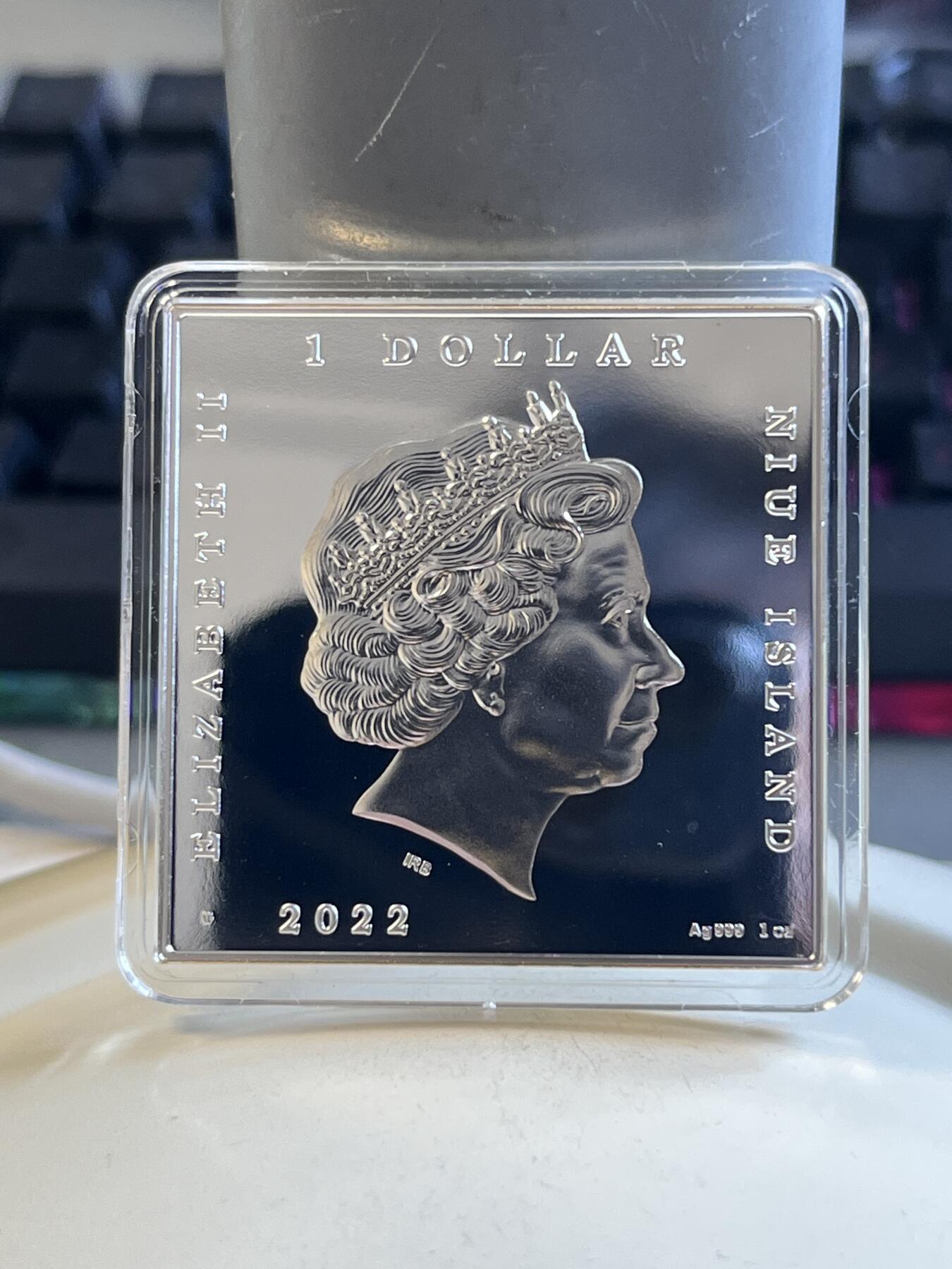 第175期拍卖【长期征集拍品】 纽埃2022年世界名画系列戴珍珠耳环的少女彩色银币，999银，发行999枚