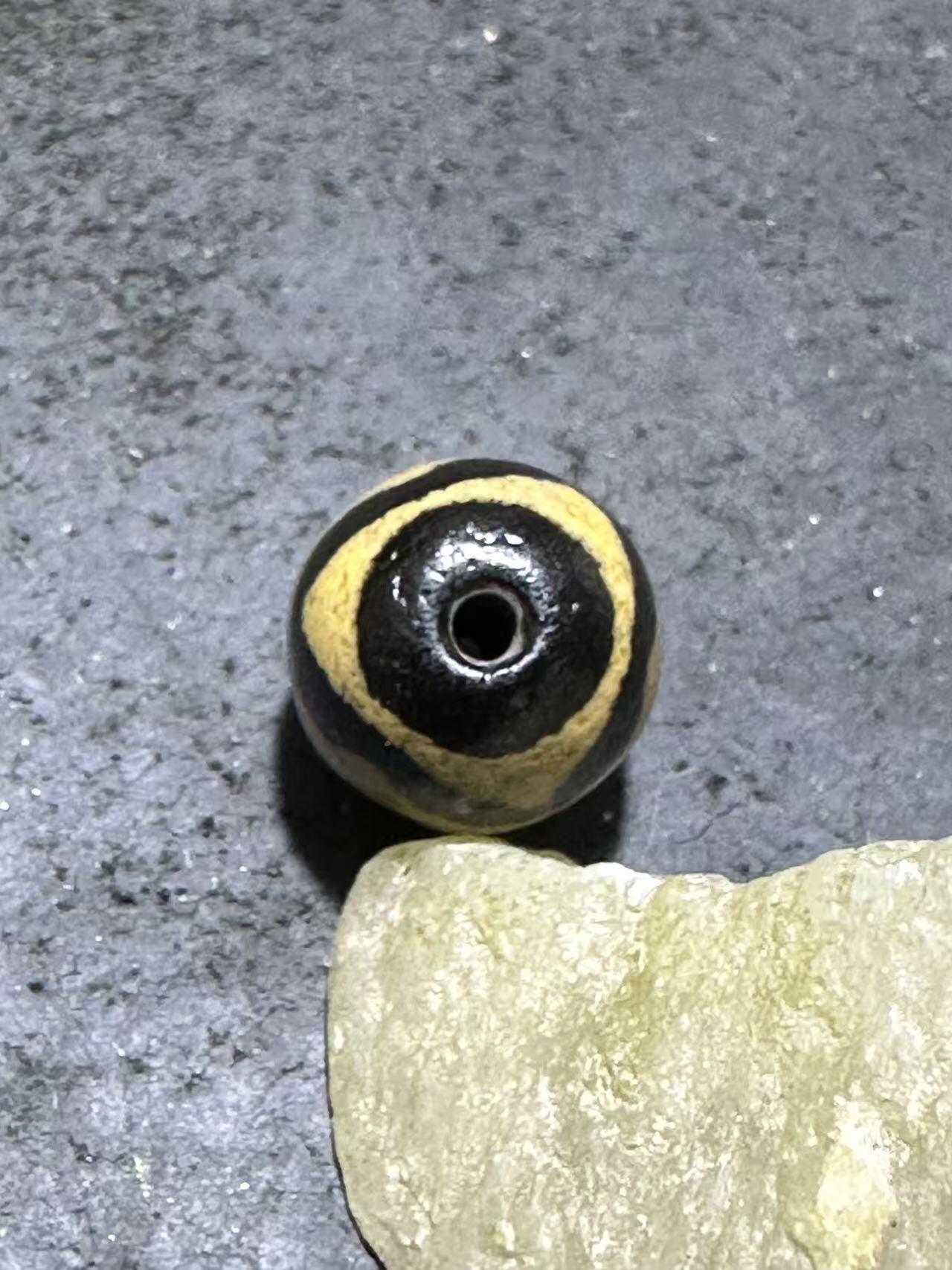 仅此一颗，精品藏传牙黄双虎牙玛瑙天珠一颗