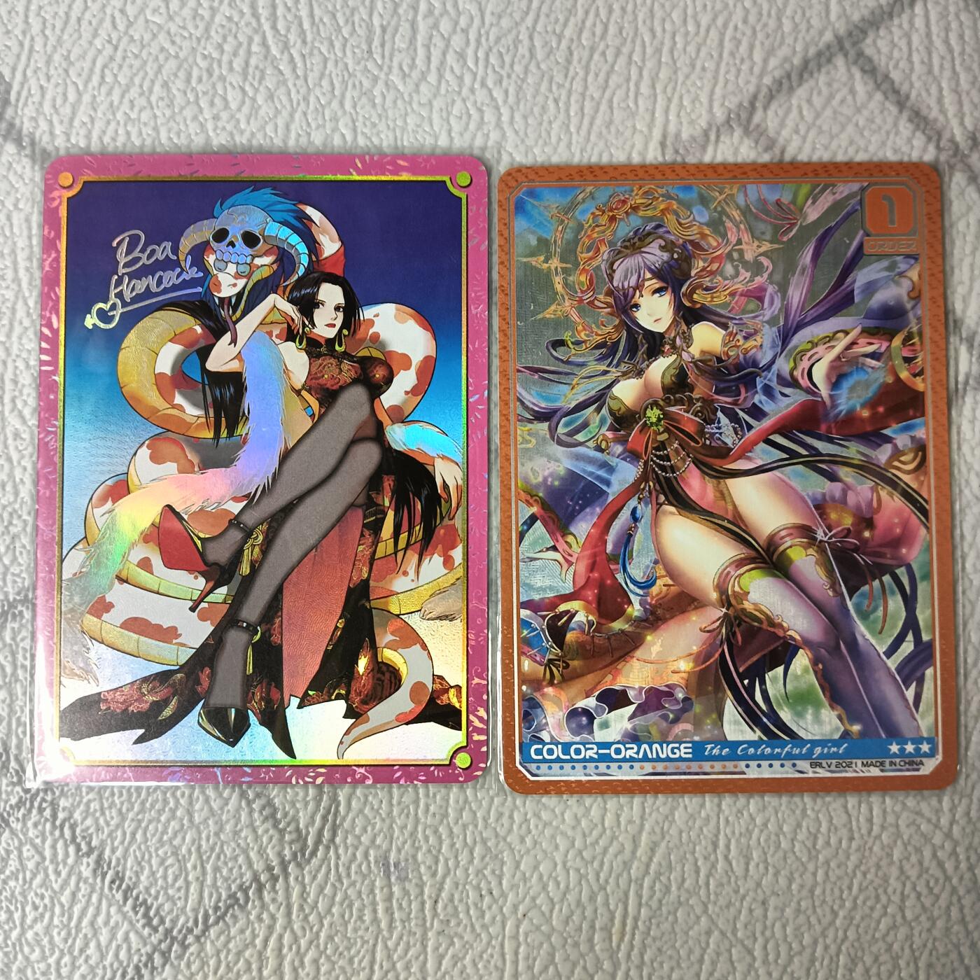 花开卡拍第38期（9月14号周日截拍，品控勿拍!!!拍品不寄存，运费5元，自制卡难免瑕疵，可能存在轻微撞角爆边等出厂瑕疵，品控介意勿拍！） 驴歪歪卡牌 彩闪旗袍女帝+银闪斑斓少女 2张
