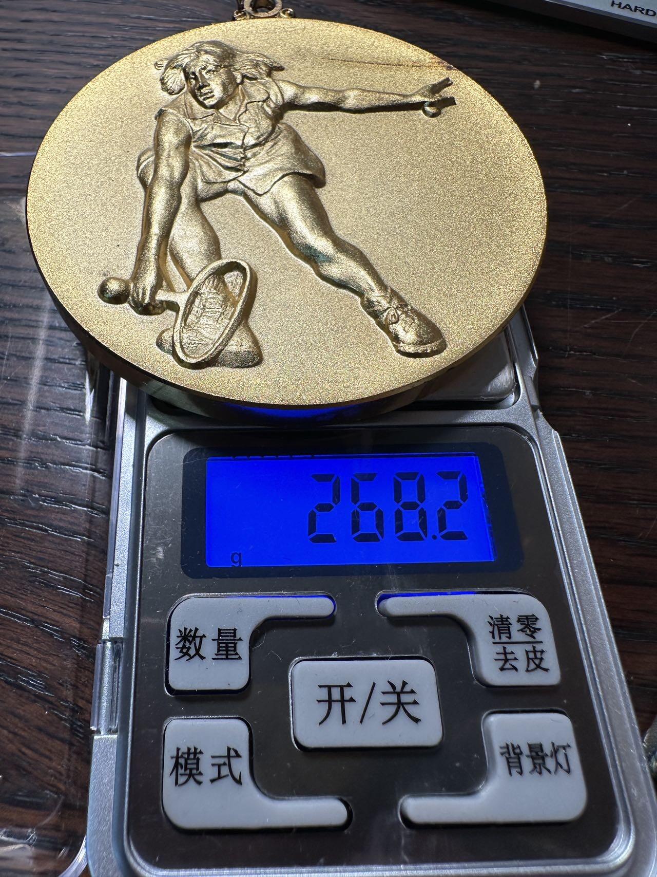 蒂克钱币-第40场 日本徽章 企业章自动拍 98年 网球大赛厚重镀金章 80mm 268g 带盒