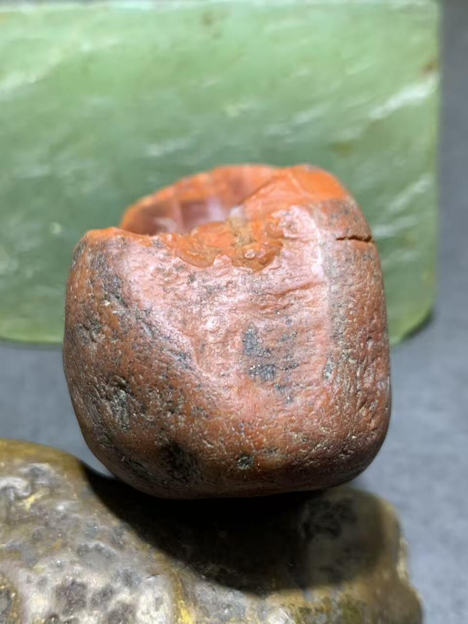 精美柿子红皮开窗千层纹冻料南红玛瑙原石一颗