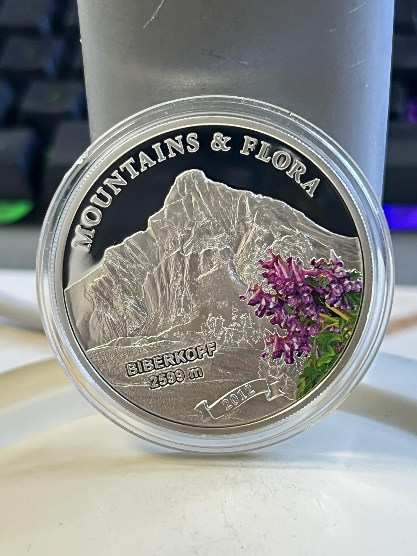 第175期拍卖【长期征集拍品】  帕劳2012年biberkopf高峰植物花朵彩色纪念银币，20克，925银，发行量2500枚