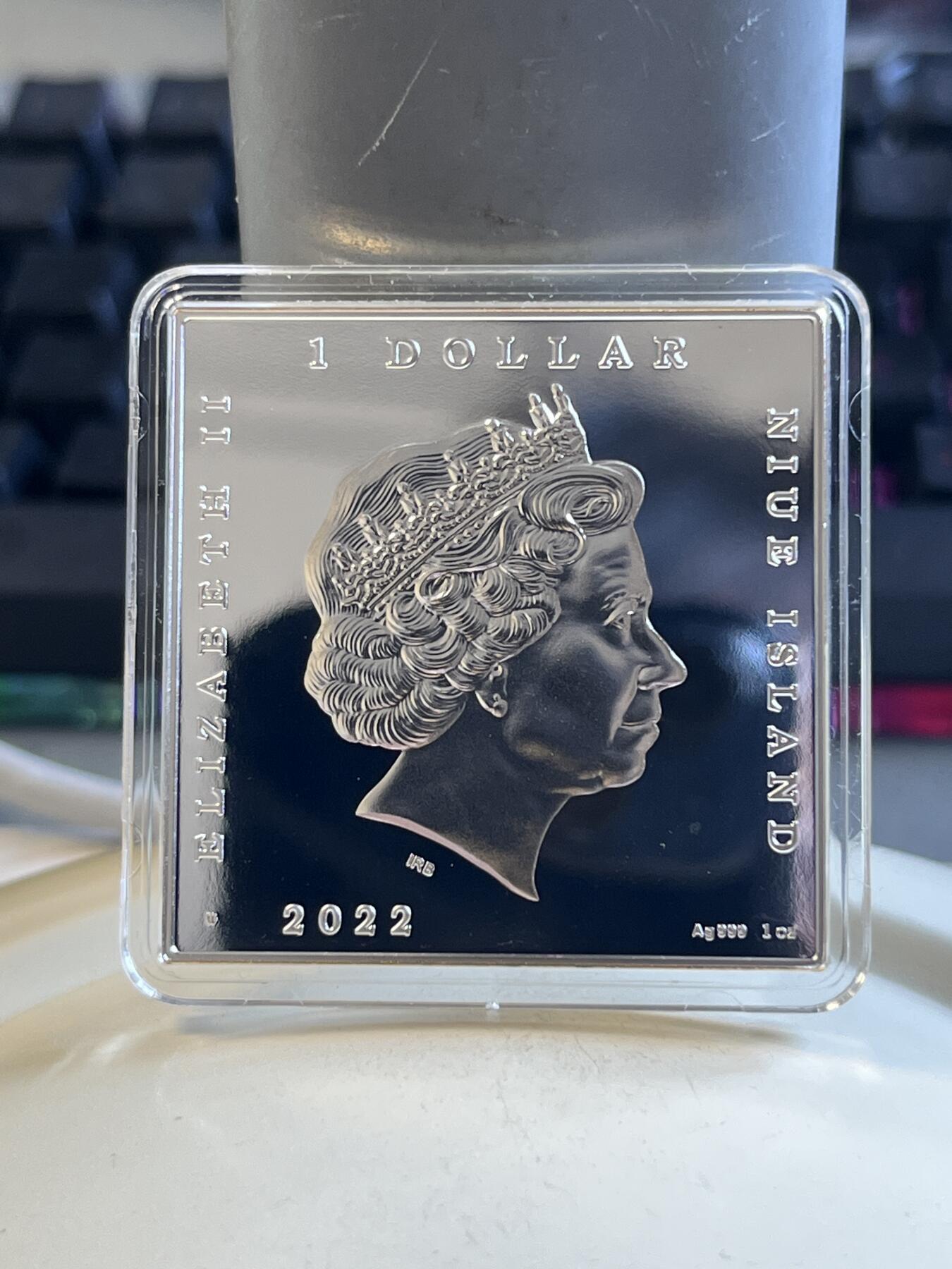 第175期拍卖【长期征集拍品】 纽埃2022年世界名画系列戴珍珠耳环的少女彩色银币，999银，发行999枚