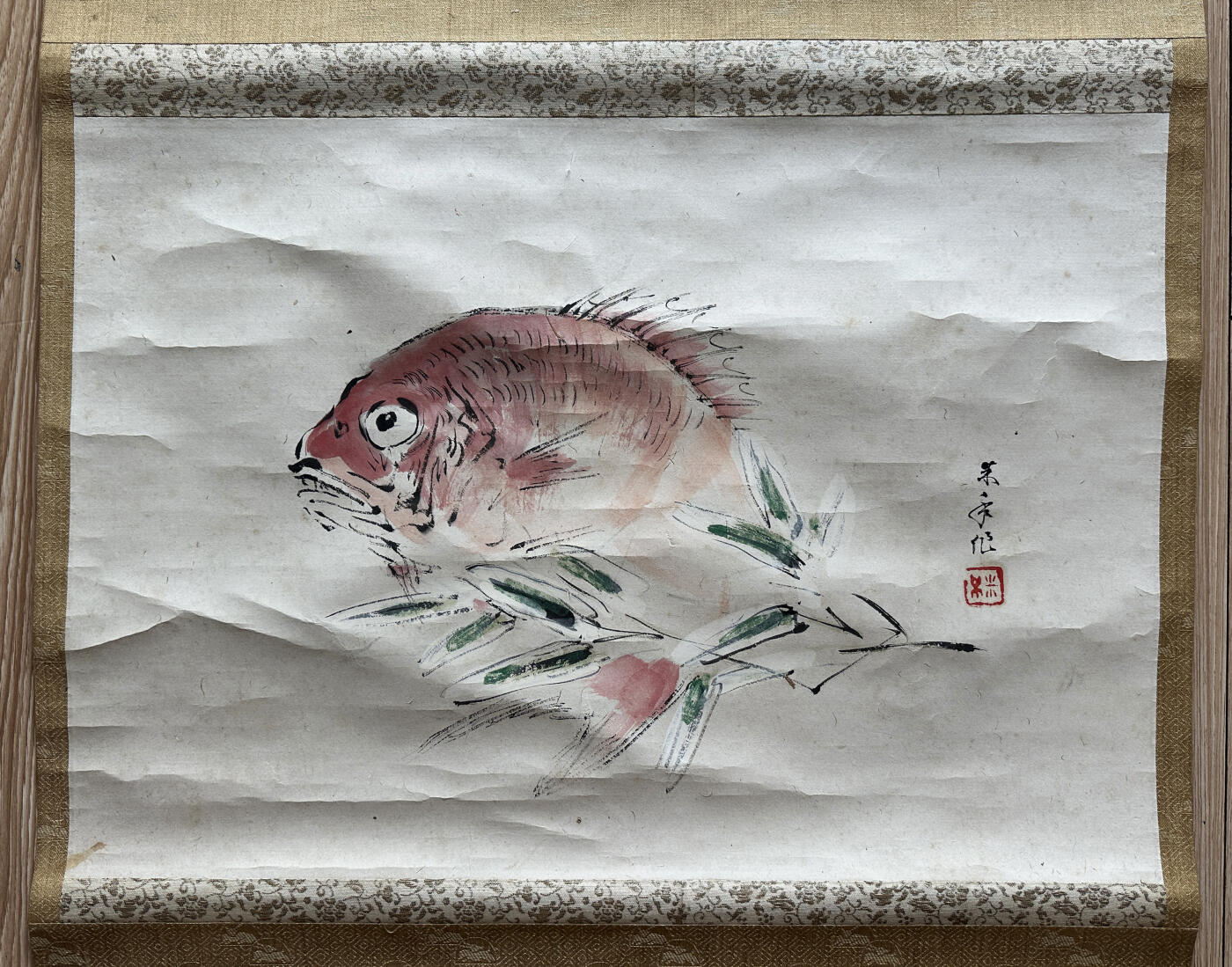 【俄甄集藏】金风送爽-2025年(042) 09-24星期三晚 19:30 全场包邮 日本明治时期水彩古画鲷鱼卷轴，高：1200mm，宽：530mm，卷轴处有老开裂，色彩明丽，栩栩如生