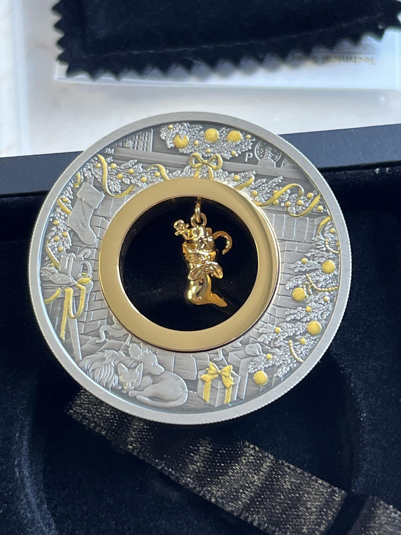 第175期拍卖【长期征集拍品】 澳大利亚2023年圣诞礼物2圣诞袜镂空2盎司镀金银币，999银，发行2500枚