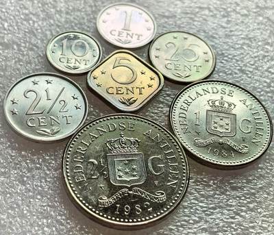 外国优质老铜币纪念币银币专场，周六晚上九点倒数截拍，满百包邮，周日发货,可寄存半年，喜欢朋友微信扫描二维码可直接参拍 - 未流通品册子拆出荷属安德烈斯1982年-1984年一套
