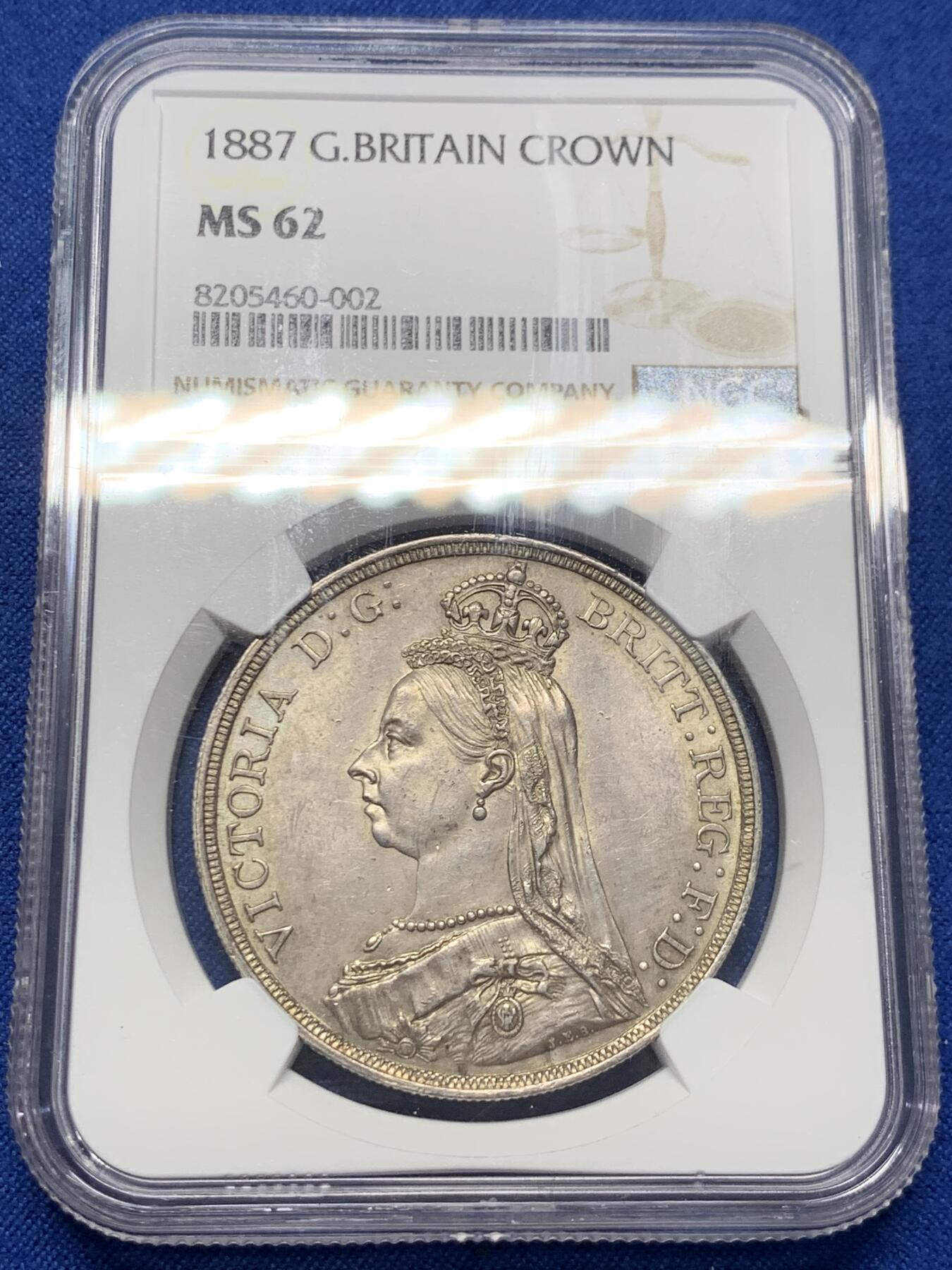 《竞宝斋》第418场 周日，周一，2场连拍 （全场包邮） NGC MS62 英国1887年维多利亚高冠马剑克朗大银币，双面极美老包浆 适合自藏