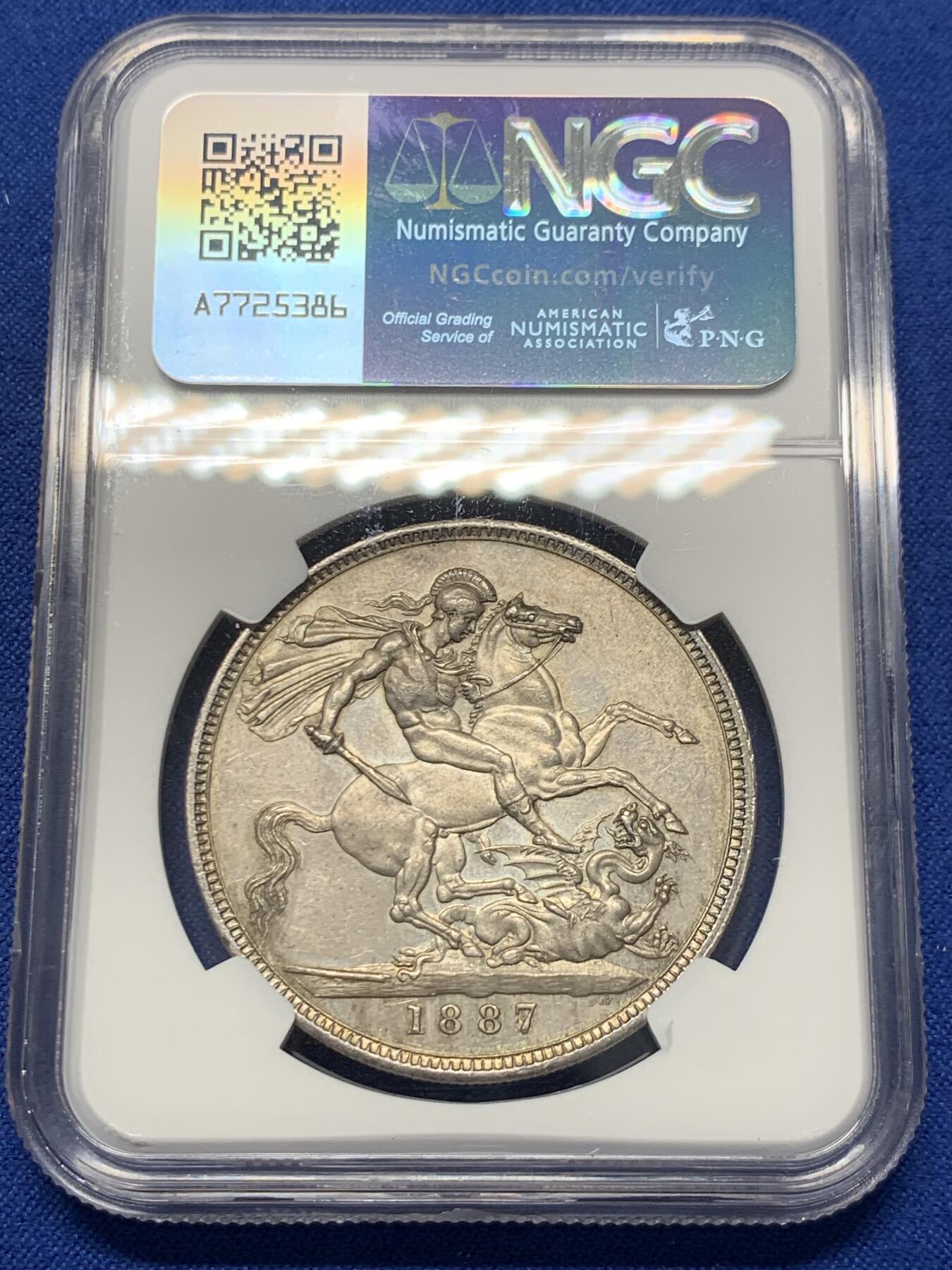 《竞宝斋》第418场 周日，周一，2场连拍 （全场包邮） NGC MS62 英国1887年维多利亚高冠马剑克朗大银币，双面极美老包浆 适合自藏